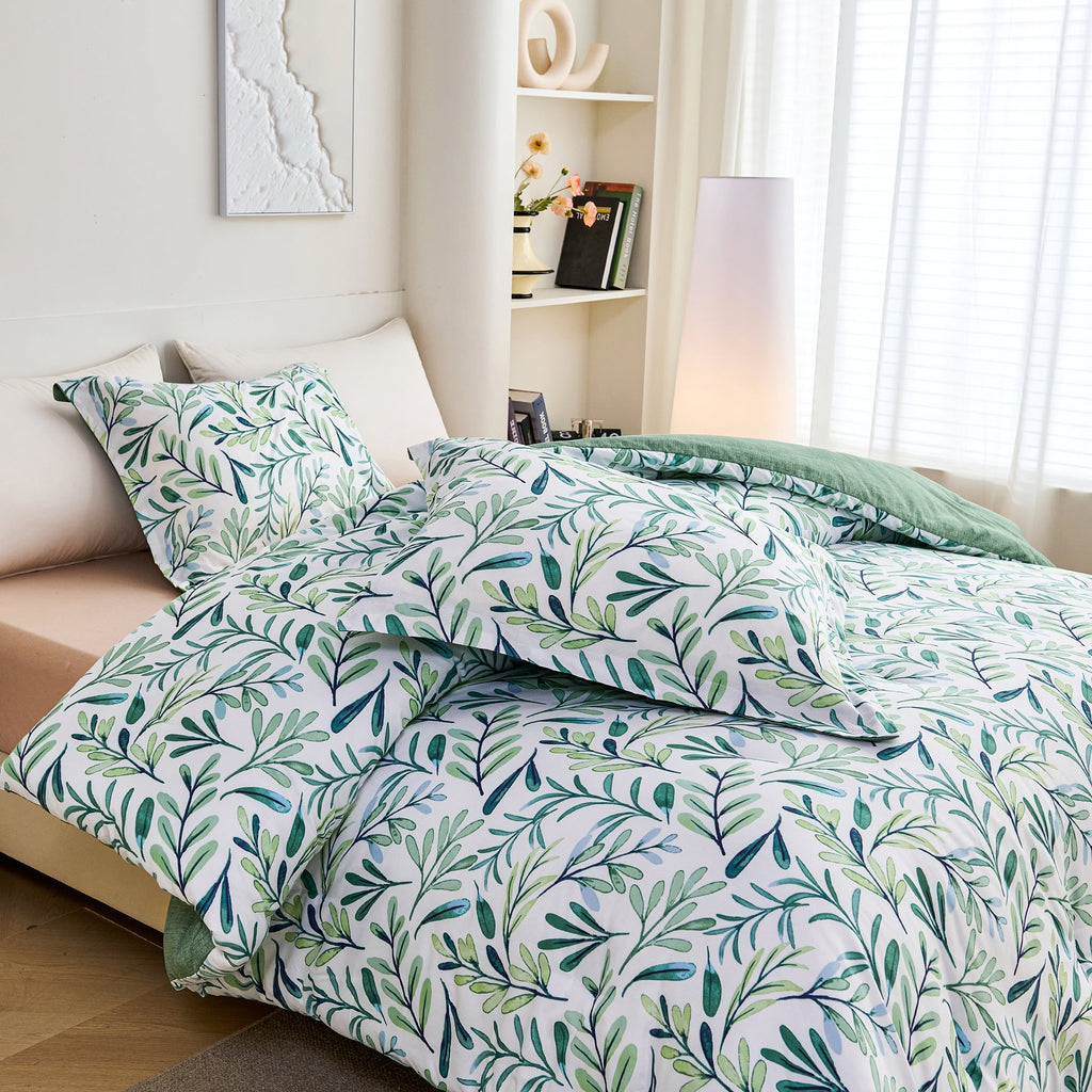 Hypoallergenic Cloud 3-Piece Floral Comforter Set King Size, Green and White Botanical, Soft Microfiber All-Season Bedding for Adults & Teens - Luxurious Quilted Duvet Cover Set Detail