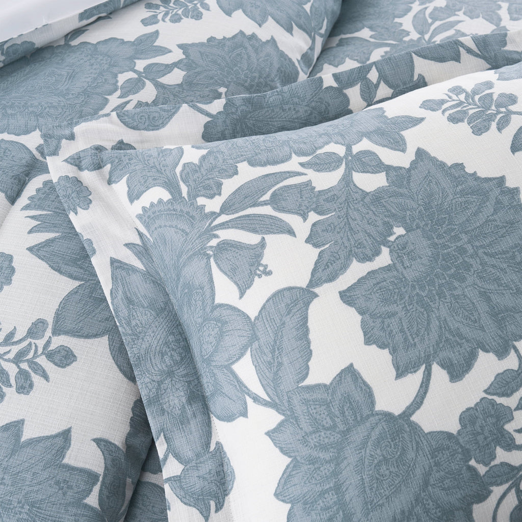 Luxurious Quilted Veronica 3-Piece Blue Floral Cotton Slub Comforter Set, King - Hypoallergenic Ultra-Fluffy Quilt for Winter Detail