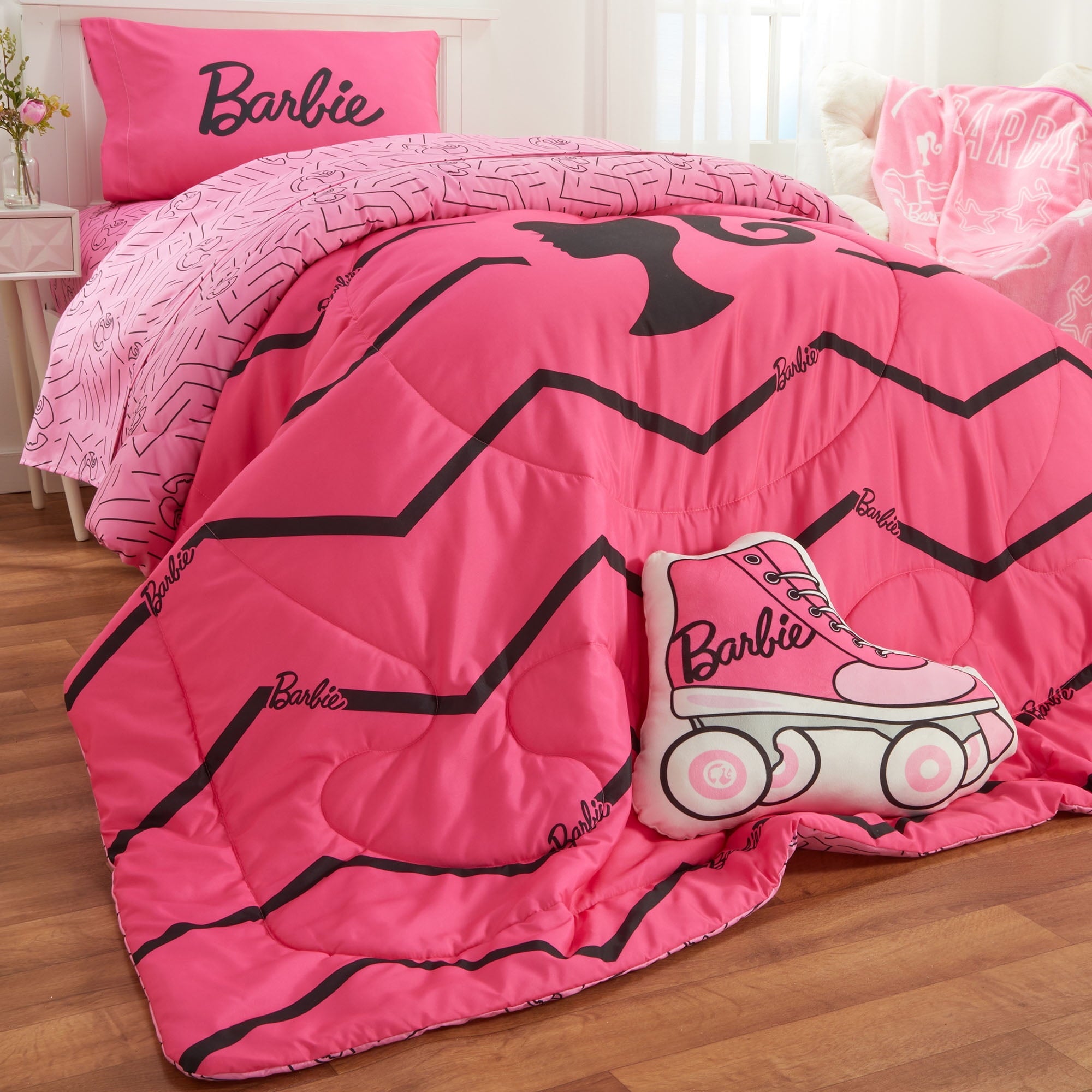 All-Season Kids 2 Piece Pink Black Chevron Reversible Comforter and Pillowcase set, Twin/full - Luxurious Quilted Duvet Cover Set Detail