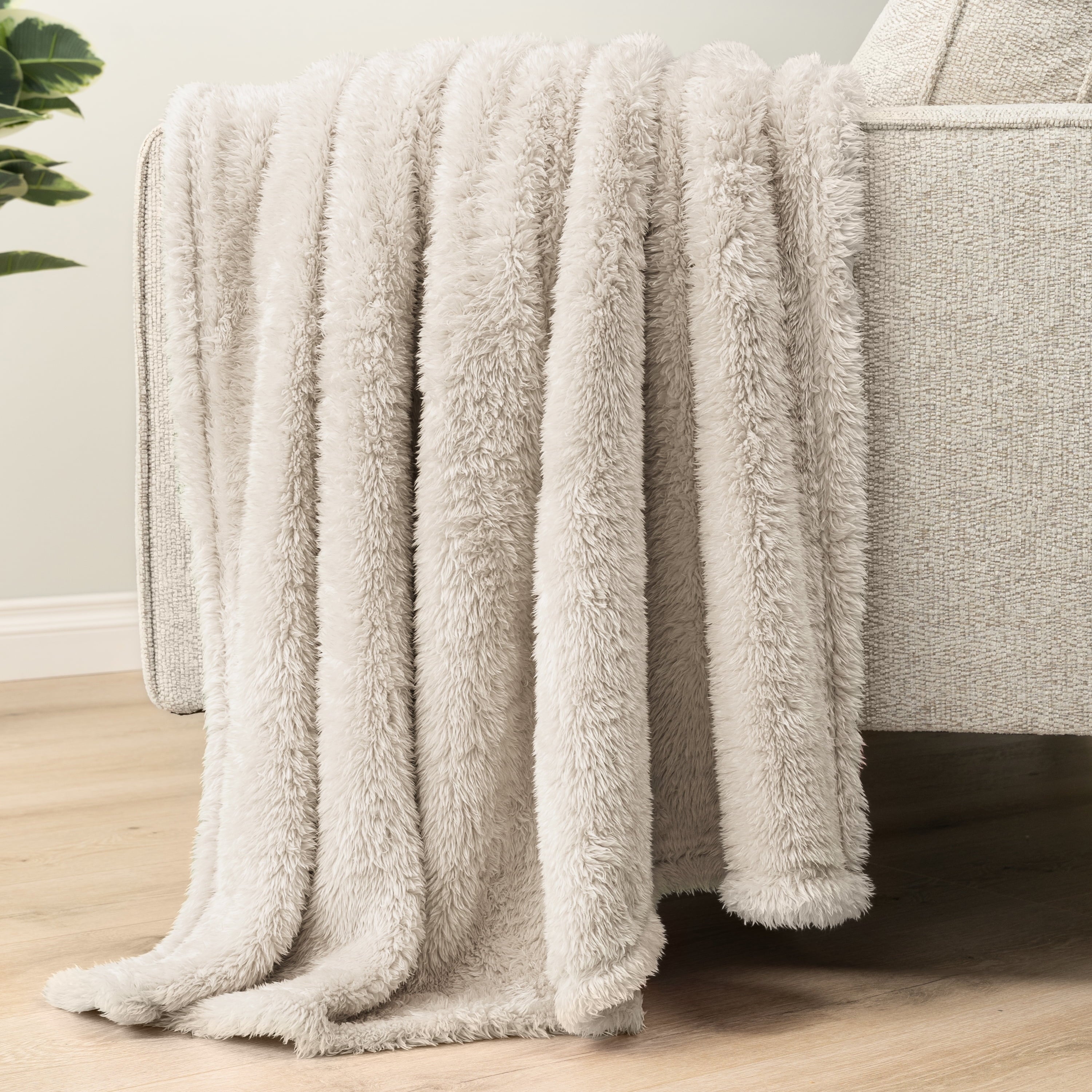 Reversible Sherpa Sherpa Throw Blanket For Couch Sofa, Cream Beige Fluffy Warm Plush Blanket for Bed, Cozy Super Soft Lightweight Throw... - Cozy Fleece Throw Blanket for Couch & Bed Detail