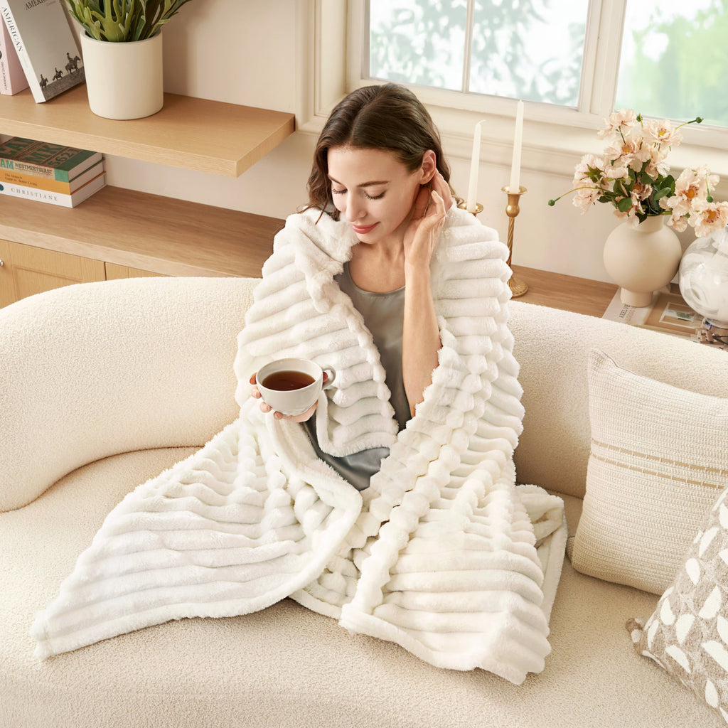 Lightweight Warm Throw Blanket for Couch,Bed,Sofa,White Flannel Blanket,Soft Throw Blanket ,Gifts for Women Mom Girls,Throw Home Room ... - Lightweight Plush Warm Blanket for All Seasons Detail
