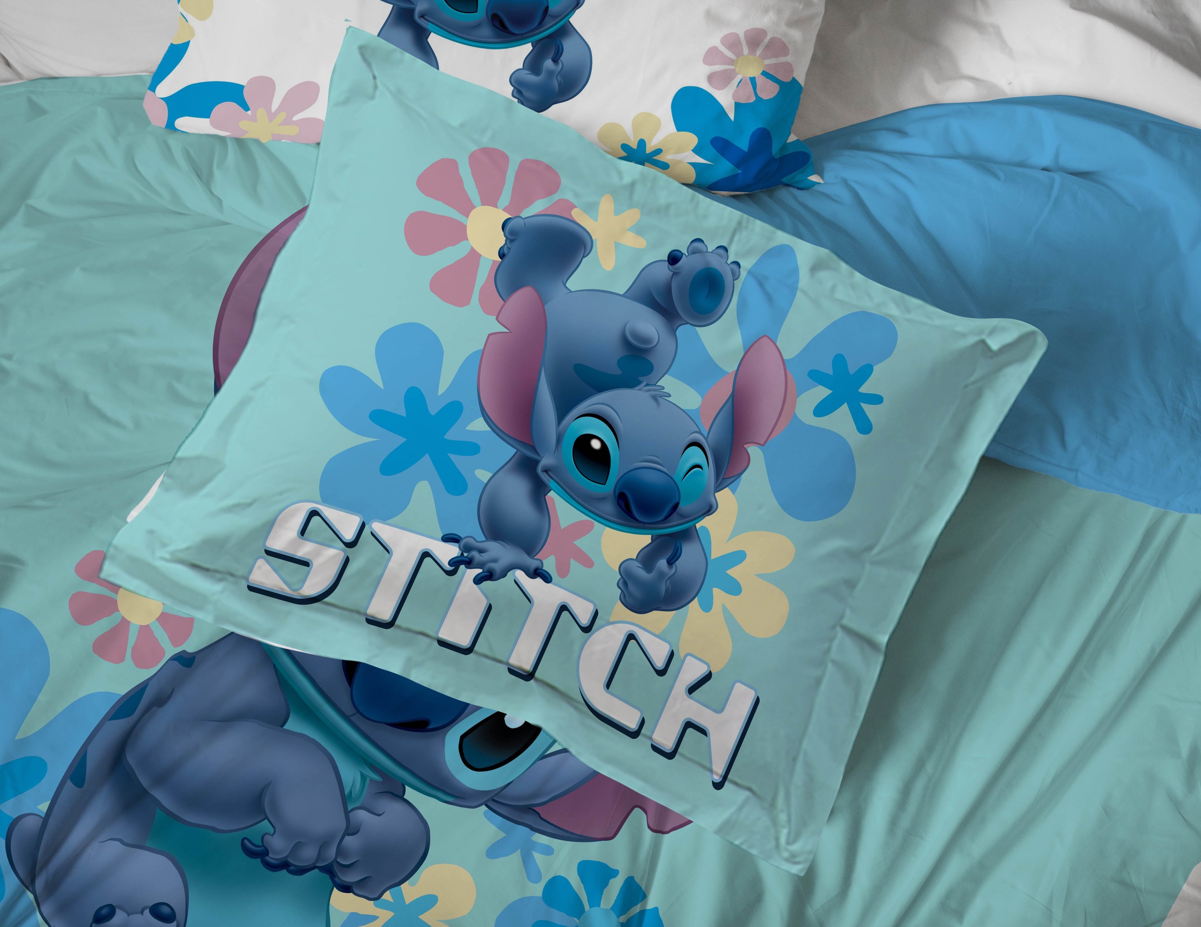Heavyweight Warmth Lilo and Stitch Sweet Stitch 5 Piece Twin Size Kids Comforter Set with Sham - Super Soft Bed Set for Kids - All-Season Down Alternative Comforter Insert Detail