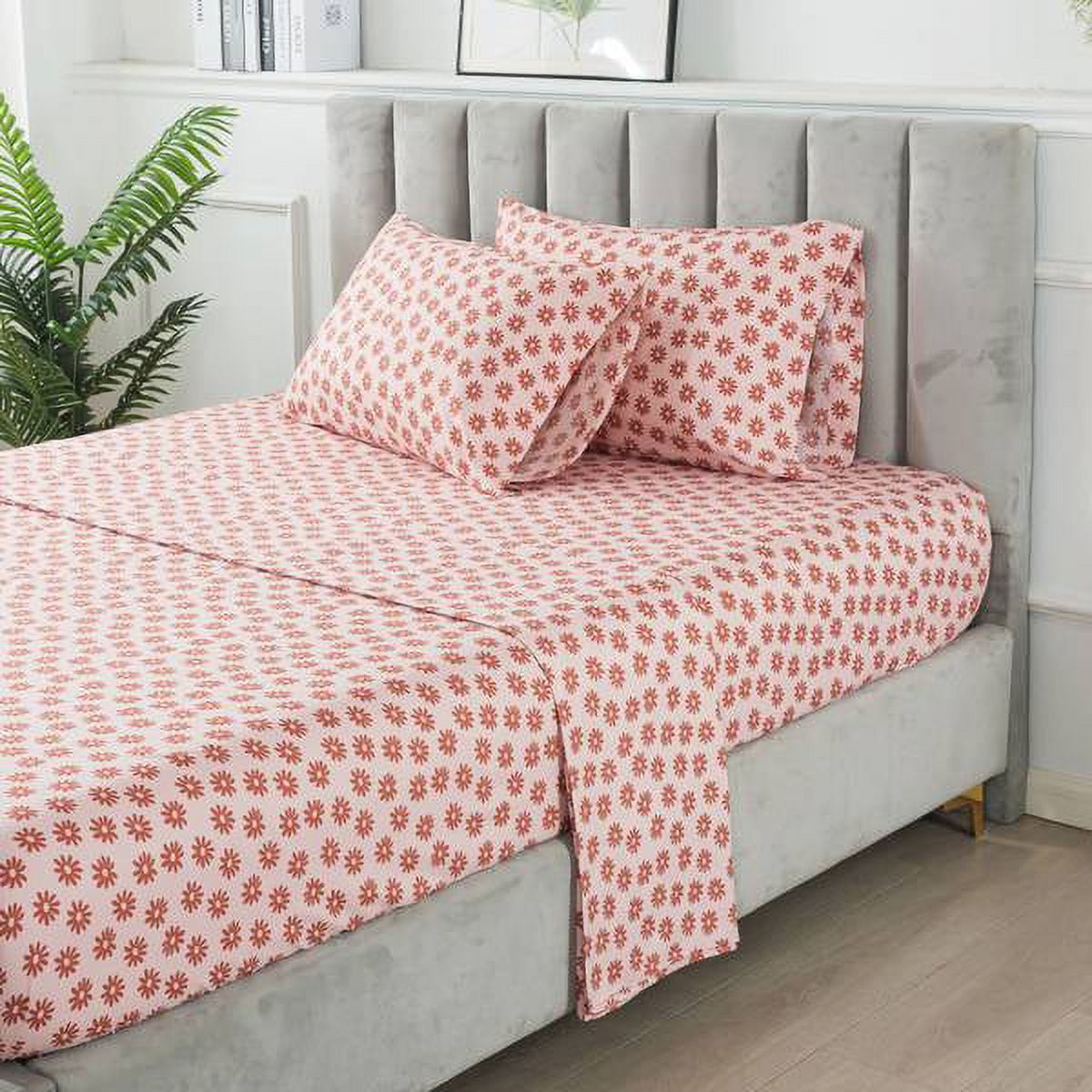 Heavyweight Warmth 7-Piece Reversible Bed in a Bag Comforter Set with Sheets, Pink, Queen - All-Season Down Alternative Comforter Insert Detail