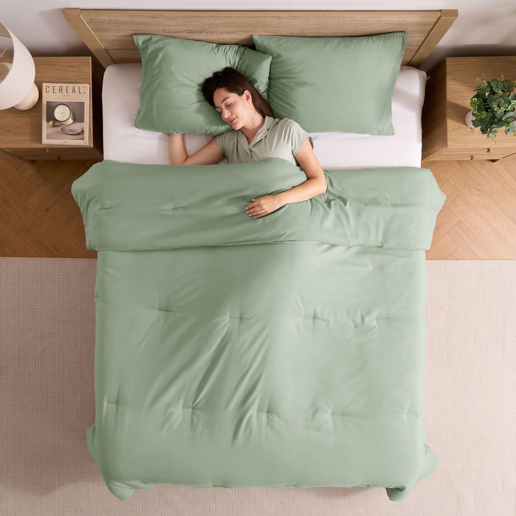 Fluffy Down Alternative Comforter Sets, All Season Lightweight Solid Queen Comforter Set, 3-Pc Bedding Sets, Sage Green - All-Season Down Alternative Comforter Insert Detail