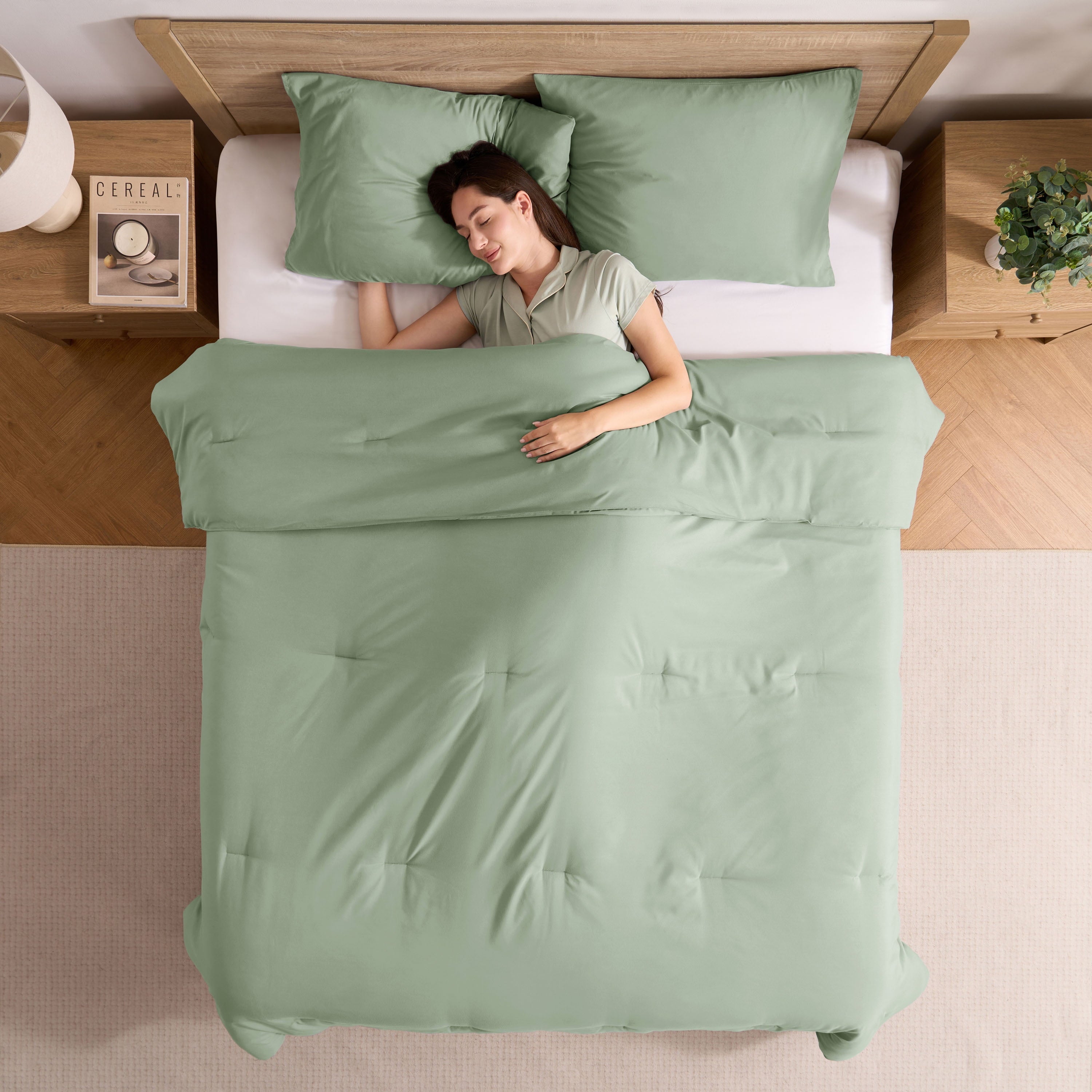 Fluffy Down Alternative Comforter Sets, All Season Lightweight Solid Queen Comforter Set, 3-Pc Bedding Sets, Sage Green - All-Season Down Alternative Comforter Insert Detail