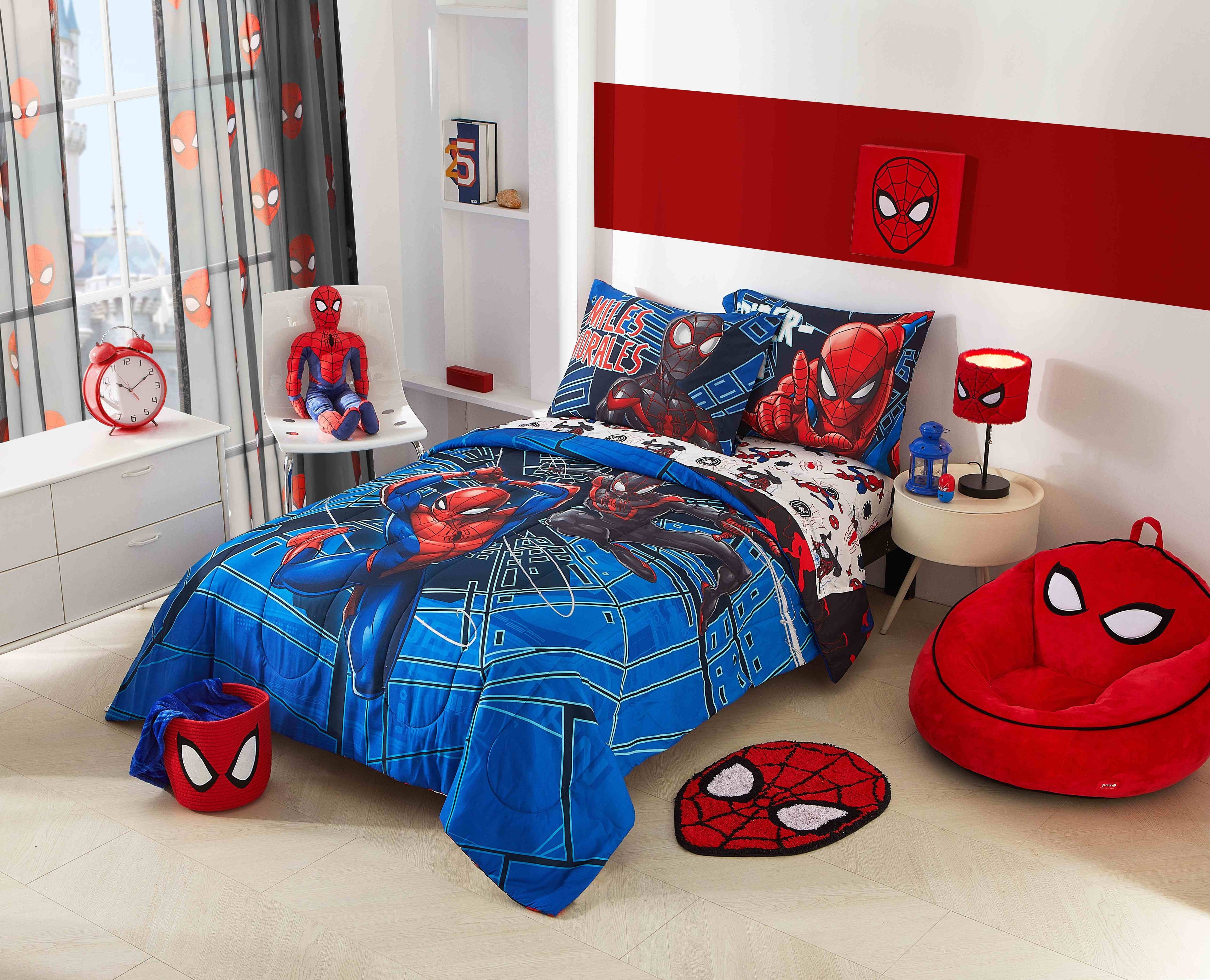 All-Season Spiderman Techno City Kids 2 Piece Blue Reversible Comforter and Pillowcase Set, Twin/Full - Luxurious Quilted Duvet Cover Set Detail