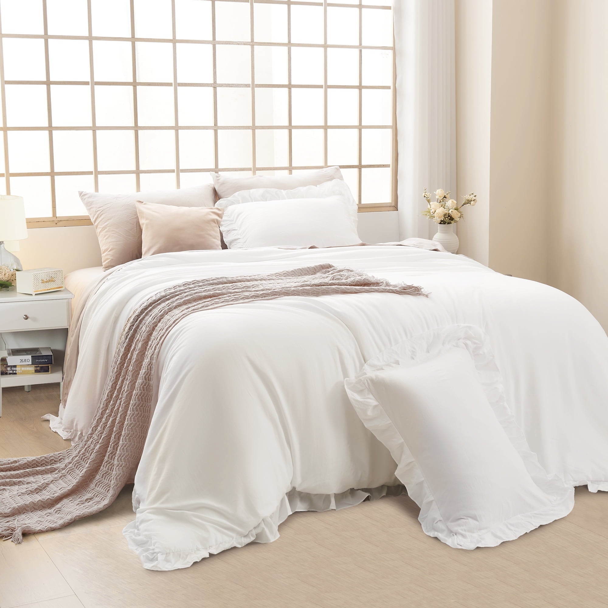 Luxurious Quilted Queen Comforter Set White, 3 Pieces Soft Fluffy Farmhouse Ruffle Bedding Comforter Sets for Queen Bed, All Season Lig... - Luxurious Quilted Duvet Cover Set Detail