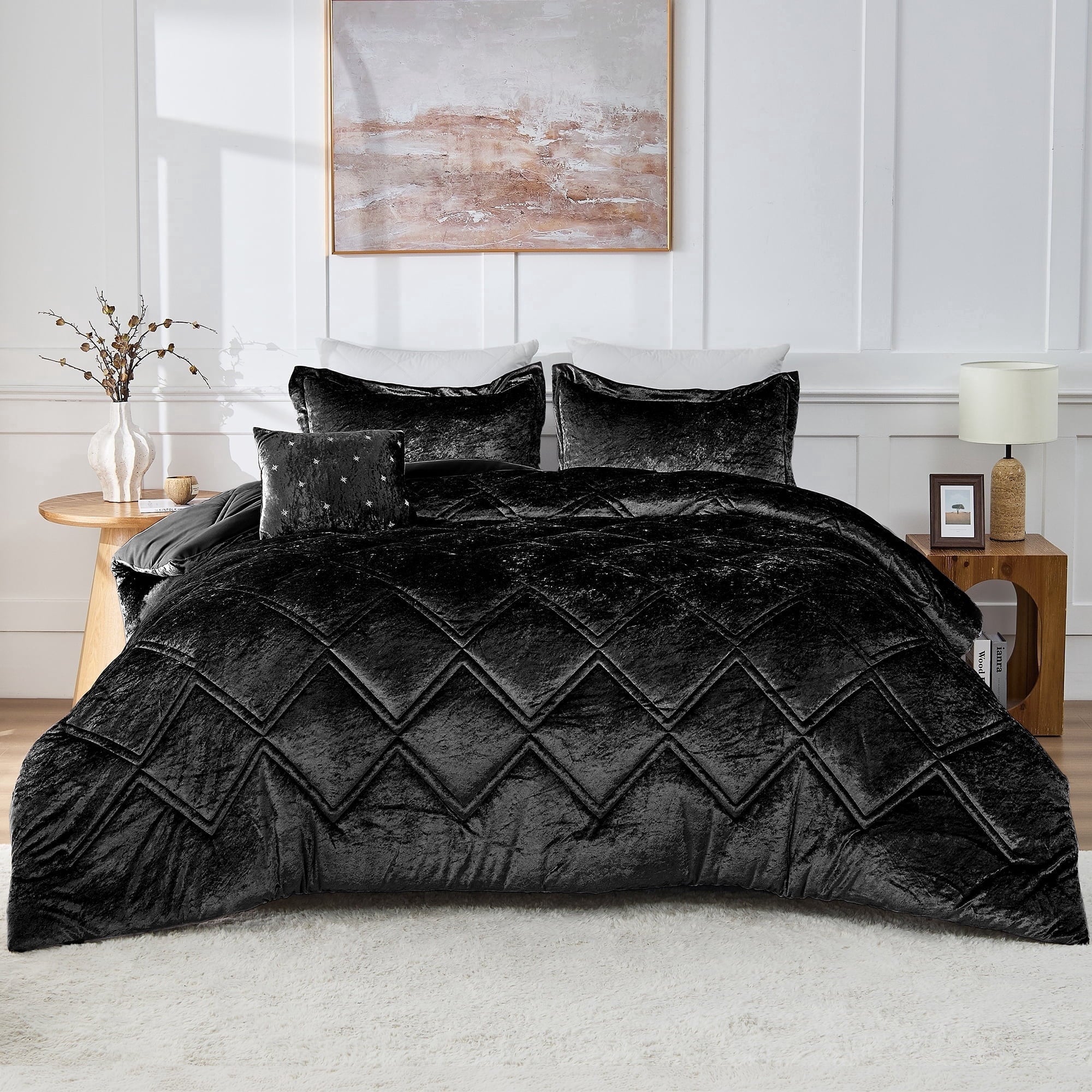Luxurious Quilted King/Cal King Size Comforter Sets, Velvet Bedding Comforter Set for All Seasons, Black Bedding Set with Decor Pillow - All-Season Down Alternative Comforter Insert Detail