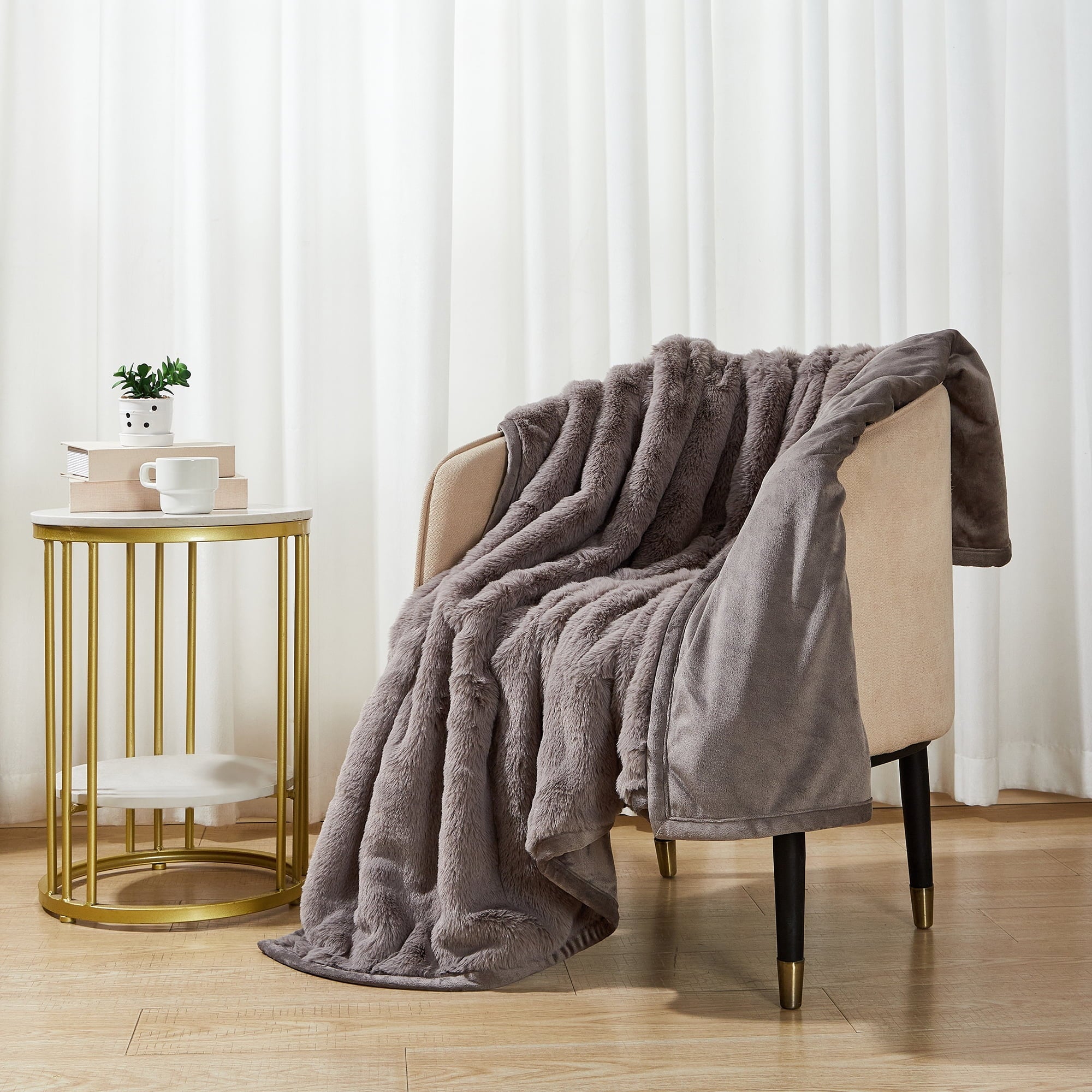 Reversible Sherpa Grey Faux Fur Ultra Soft Luxury Oversized Throw Blanket 50" x 72", Grey Bisque - Lightweight Plush Warm Blanket for All Seasons Detail