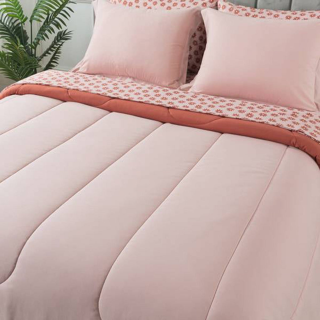 Heavyweight Warmth 7-Piece Reversible Bed in a Bag Comforter Set with Sheets, Pink, Queen - All-Season Down Alternative Comforter Insert Detail