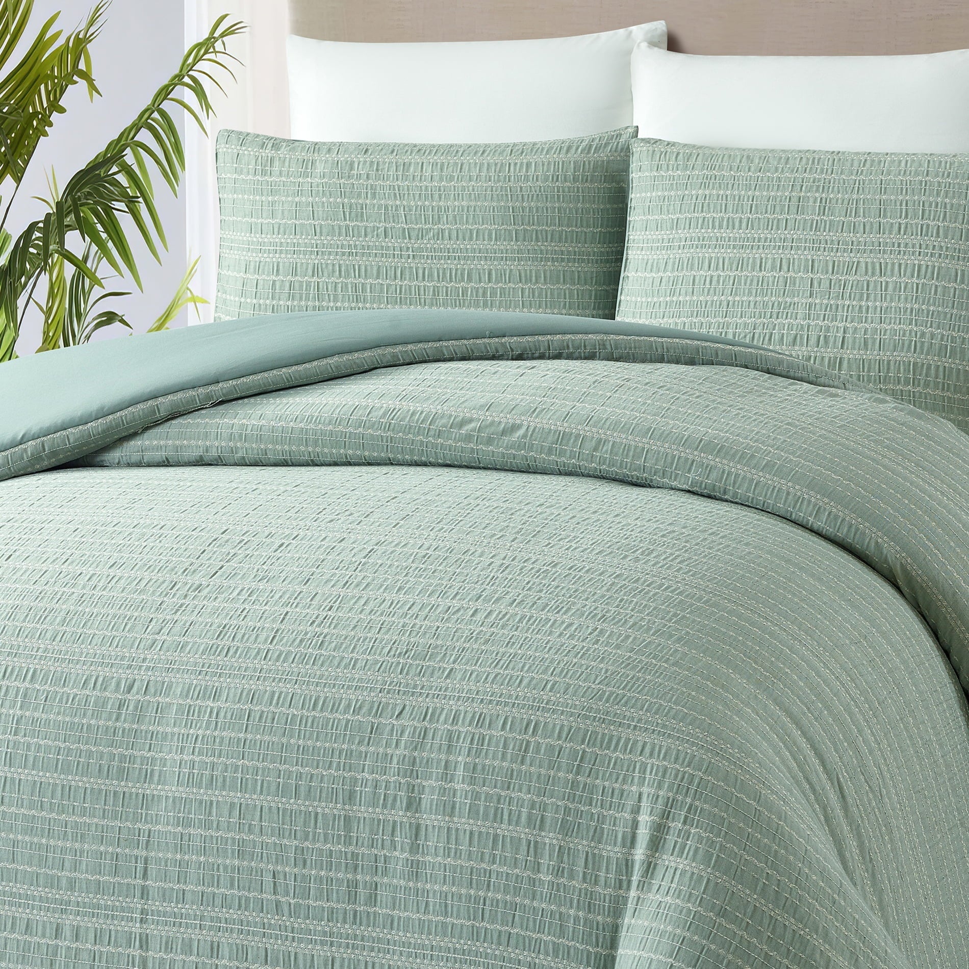 Luxurious Quilted Crafted Woven 3-Piece Comforter Set, Green River, Full Queen, All Ages - Cloud-Like Soft Lightweight Bed Comforter Detail