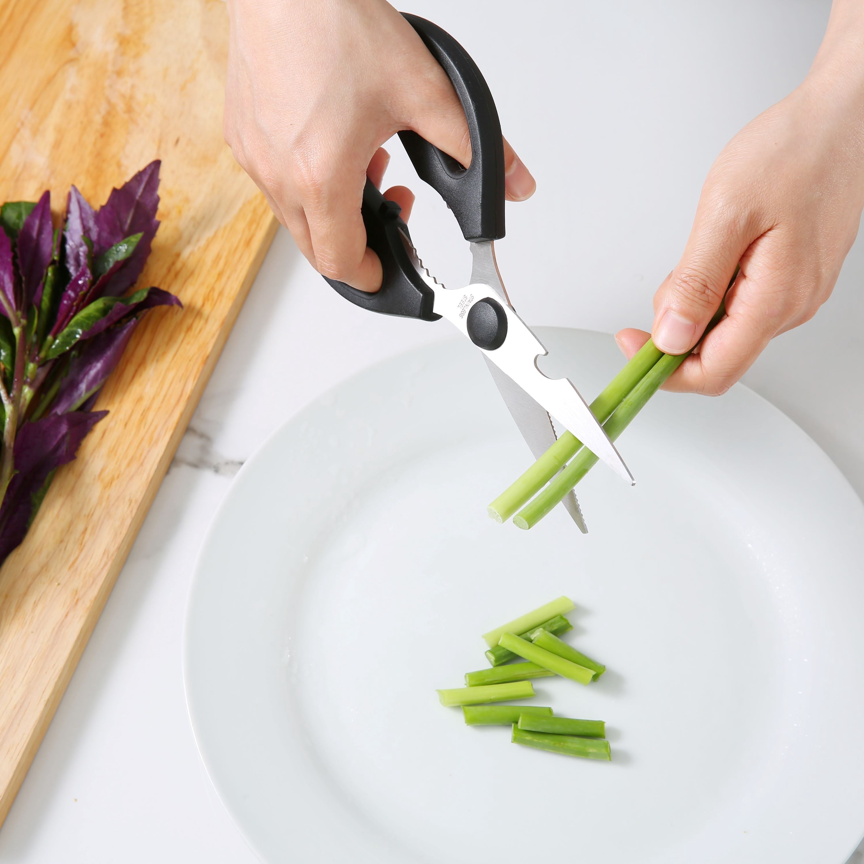 Ergonomic Manual Stainless Steel Multi-Purpose 8.6in Kitchen Shears - Kitchen Gadget Tool for Quick Food Prep Detail