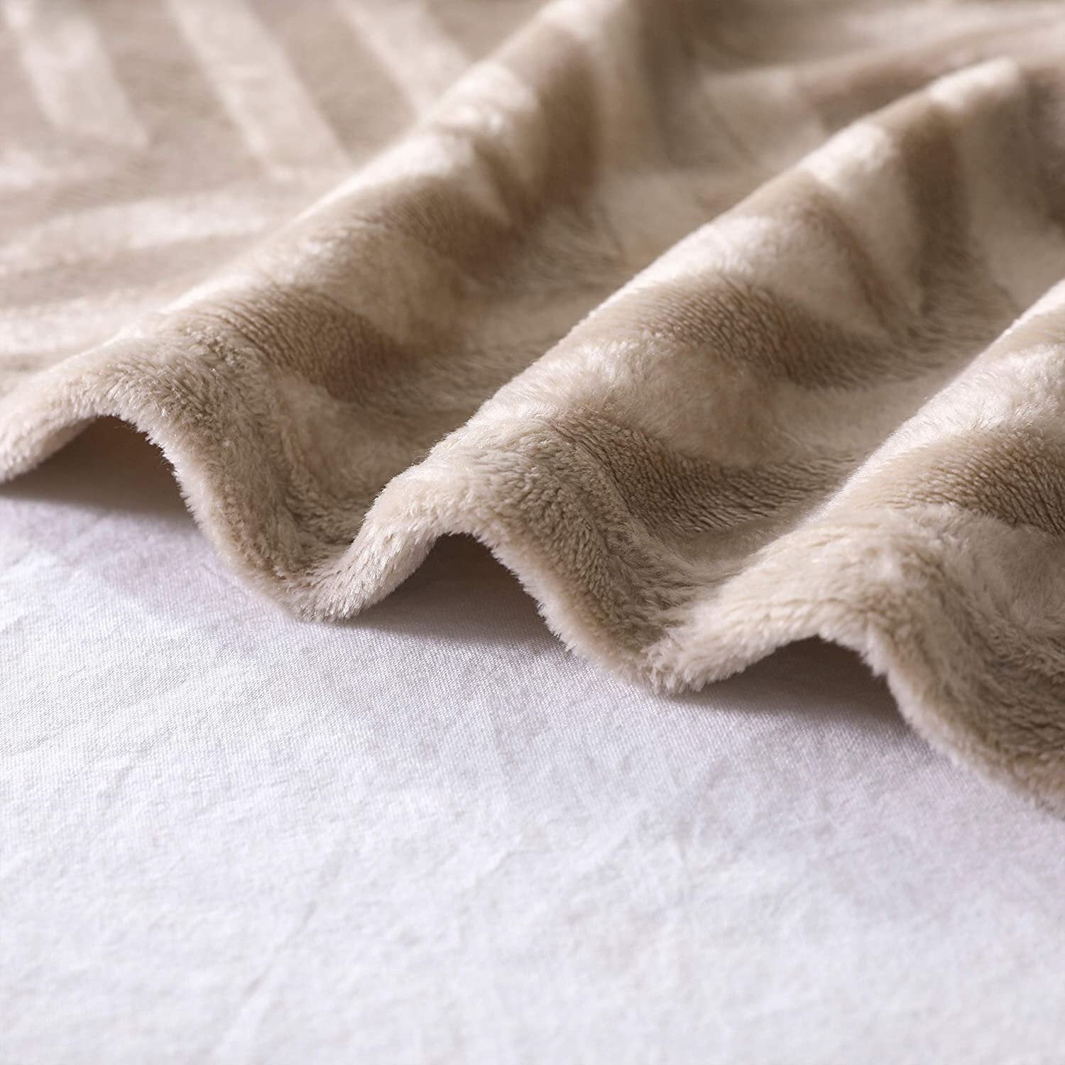 Decorative Knitted Soft Flannel Fleece Lightweight 50"x60" Throw Blanket, Brushed Chevron Design Fluffy Plush Cozy Blanket for All Seaso... - Super Soft Reversible Sherpa Flannel Blanket Detail