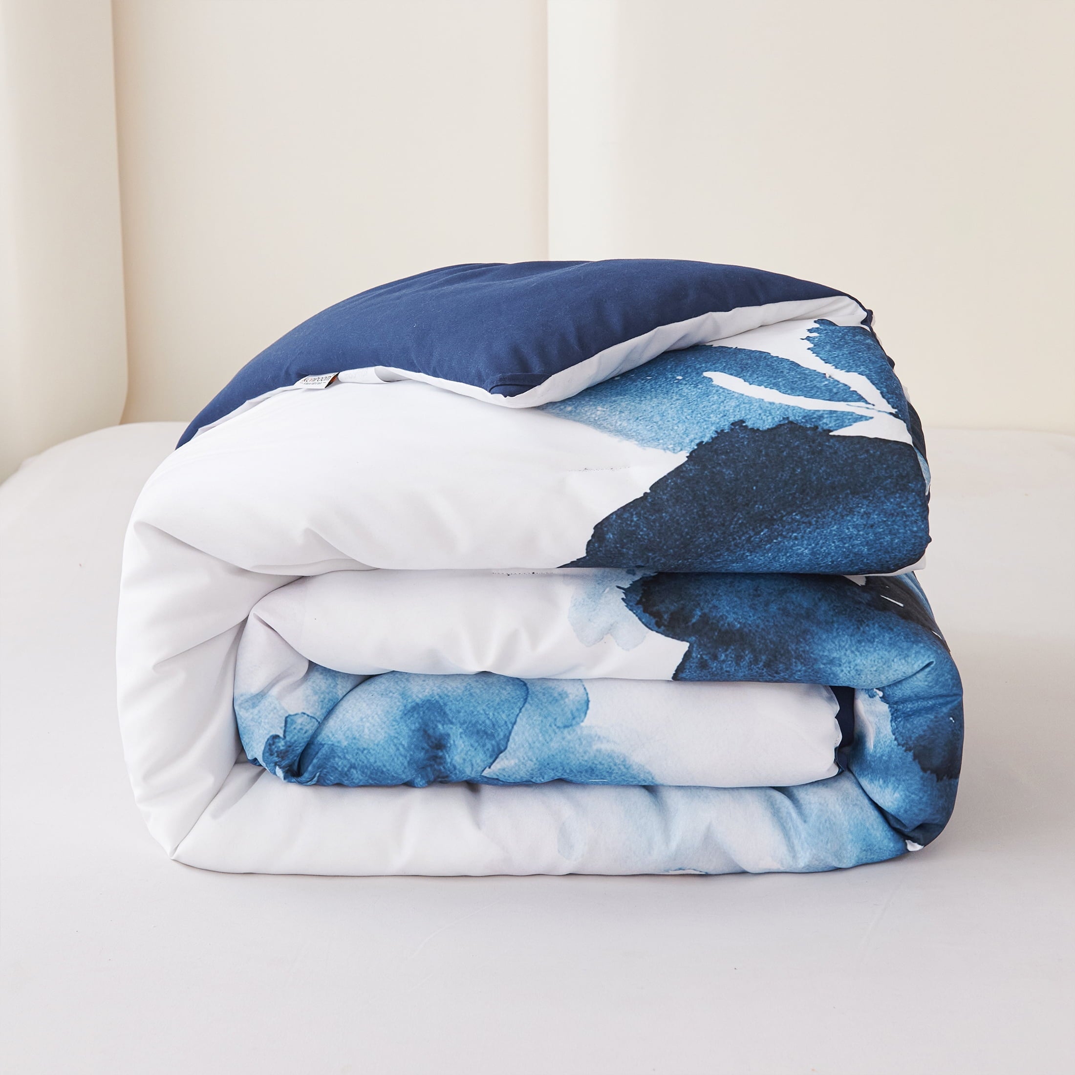 Fluffy Down Alternative 3 Pieces Blue and White Floral Comforter Set King Size, Flower Bedding with Watercolor Flowers Pattern for Women, Rev... - Hypoallergenic Ultra-Fluffy Quilt for Winter Detail