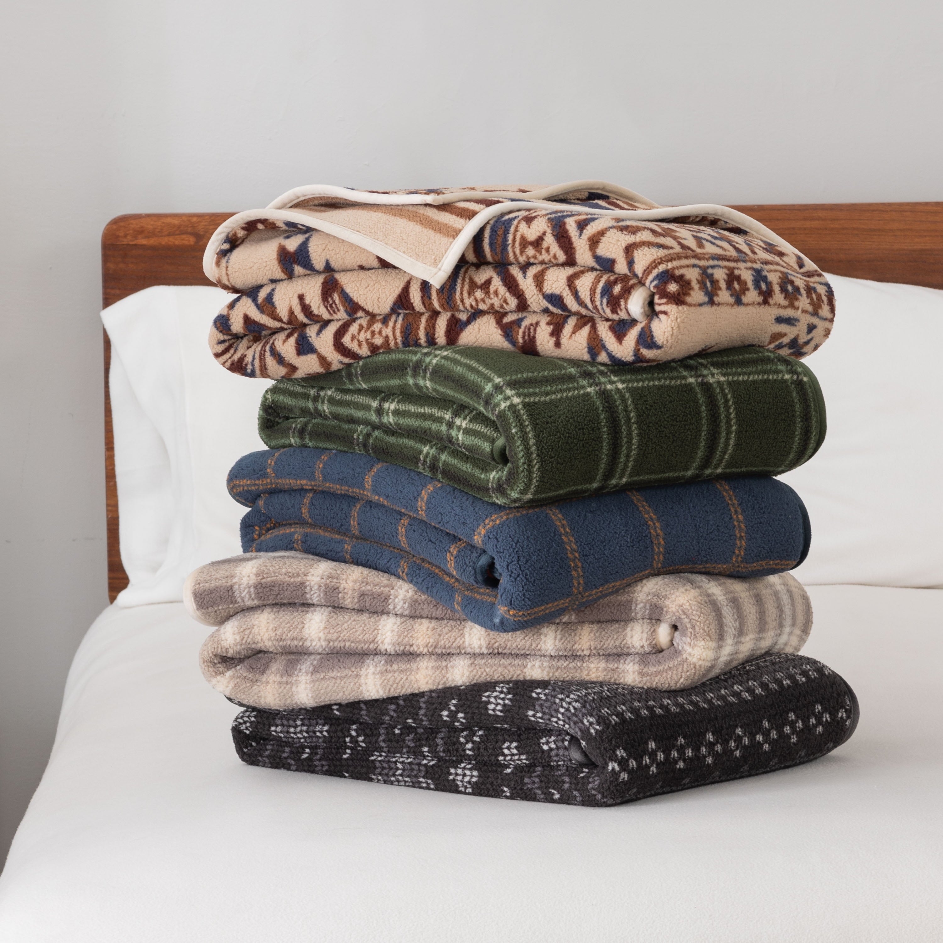 Super Soft Flannel Berkshire Life Reversible Printed Hampshire Soft Throw Blanket, Glacier Fair Isle - Super Soft Reversible Sherpa Flannel Blanket Detail
