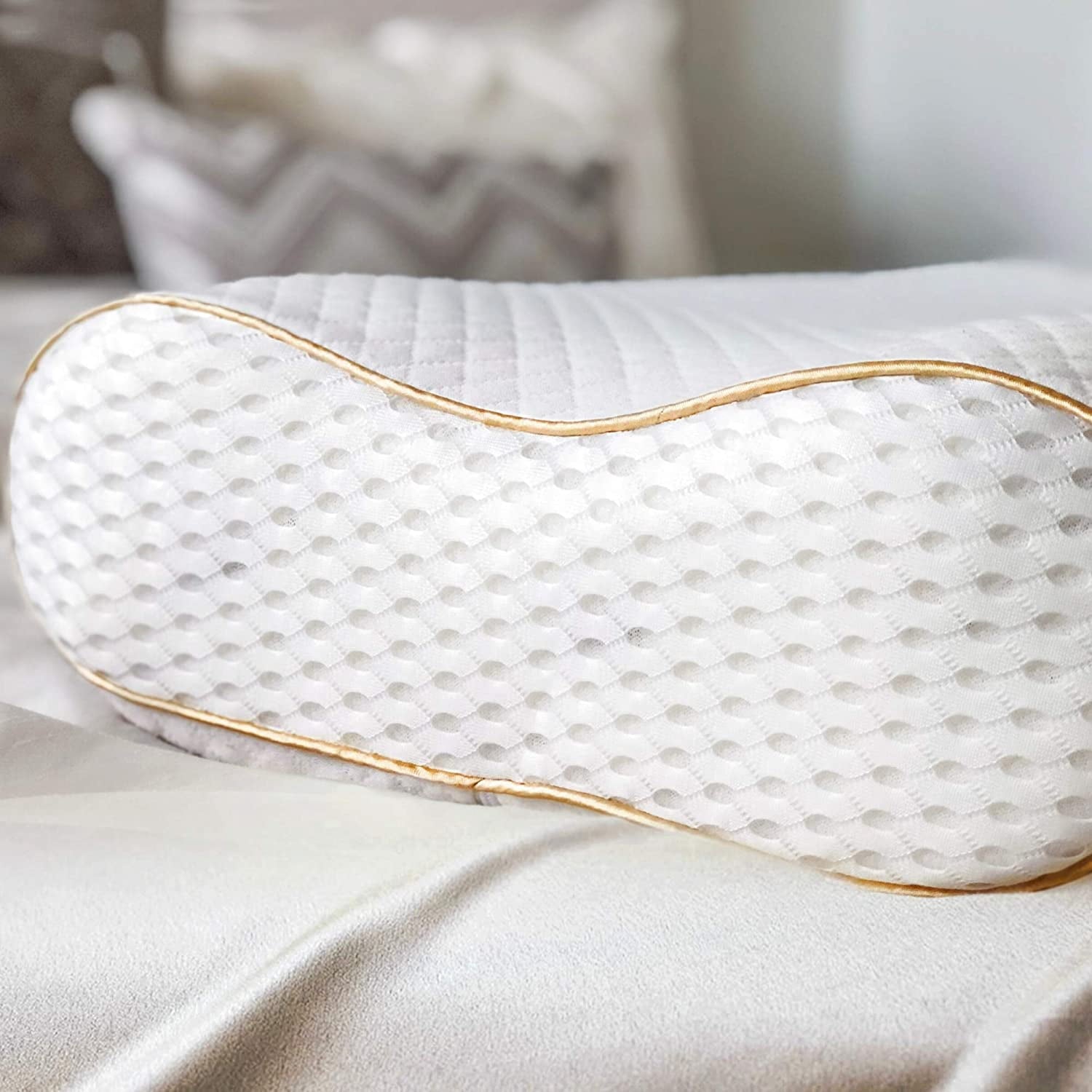 Decorative Plump Queen Memory Foam Pillow + Extra Pillowcase, Bed Pillow for Neck & Shoulders for Adult - Ergonomic Memory Foam Pillow for Neck Pain Support Detail