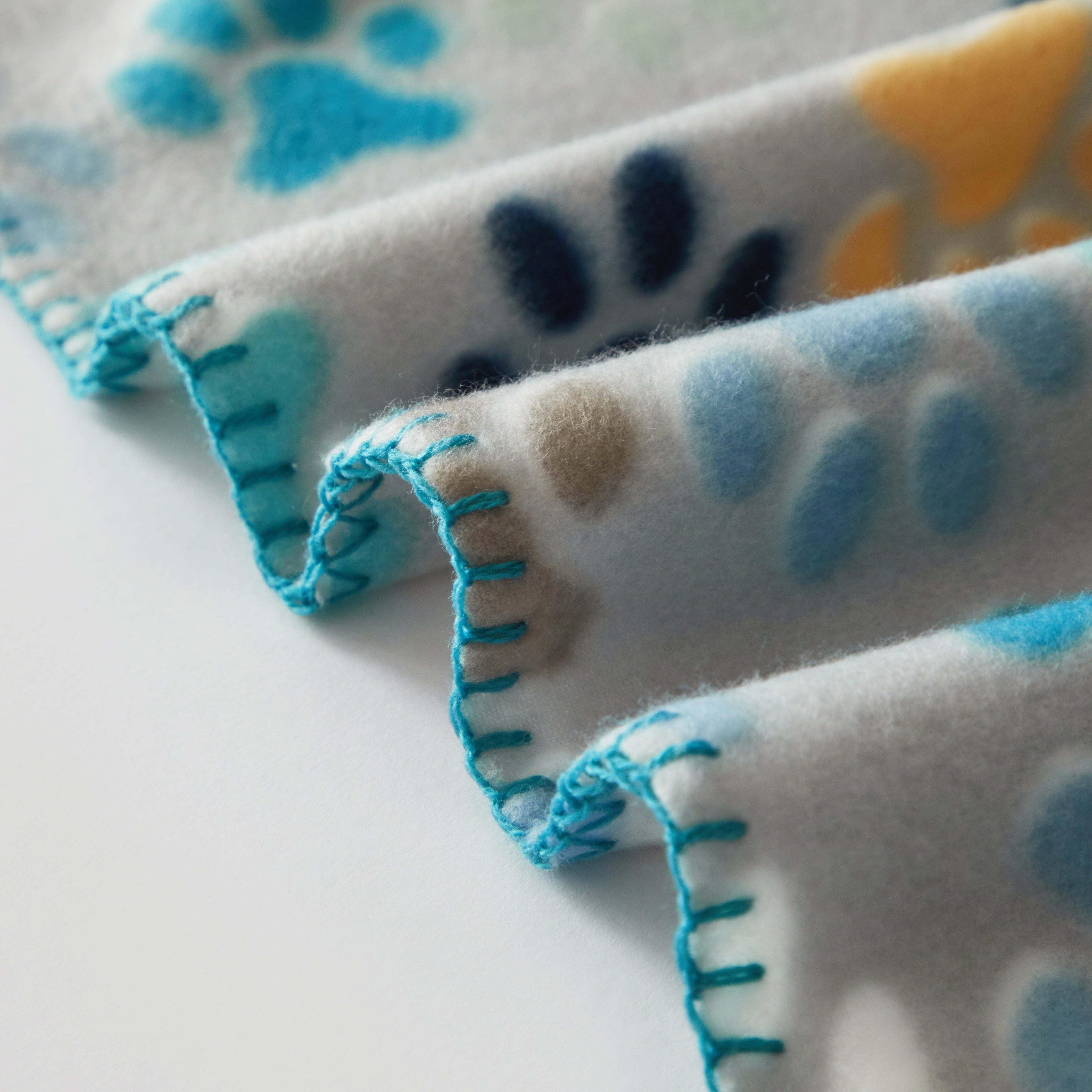 Reversible Sherpa Cozy Fleece Throw Blanket, Gray Paw 50" x 60", All Ages - Cozy Fleece Throw Blanket for Couch & Bed Detail