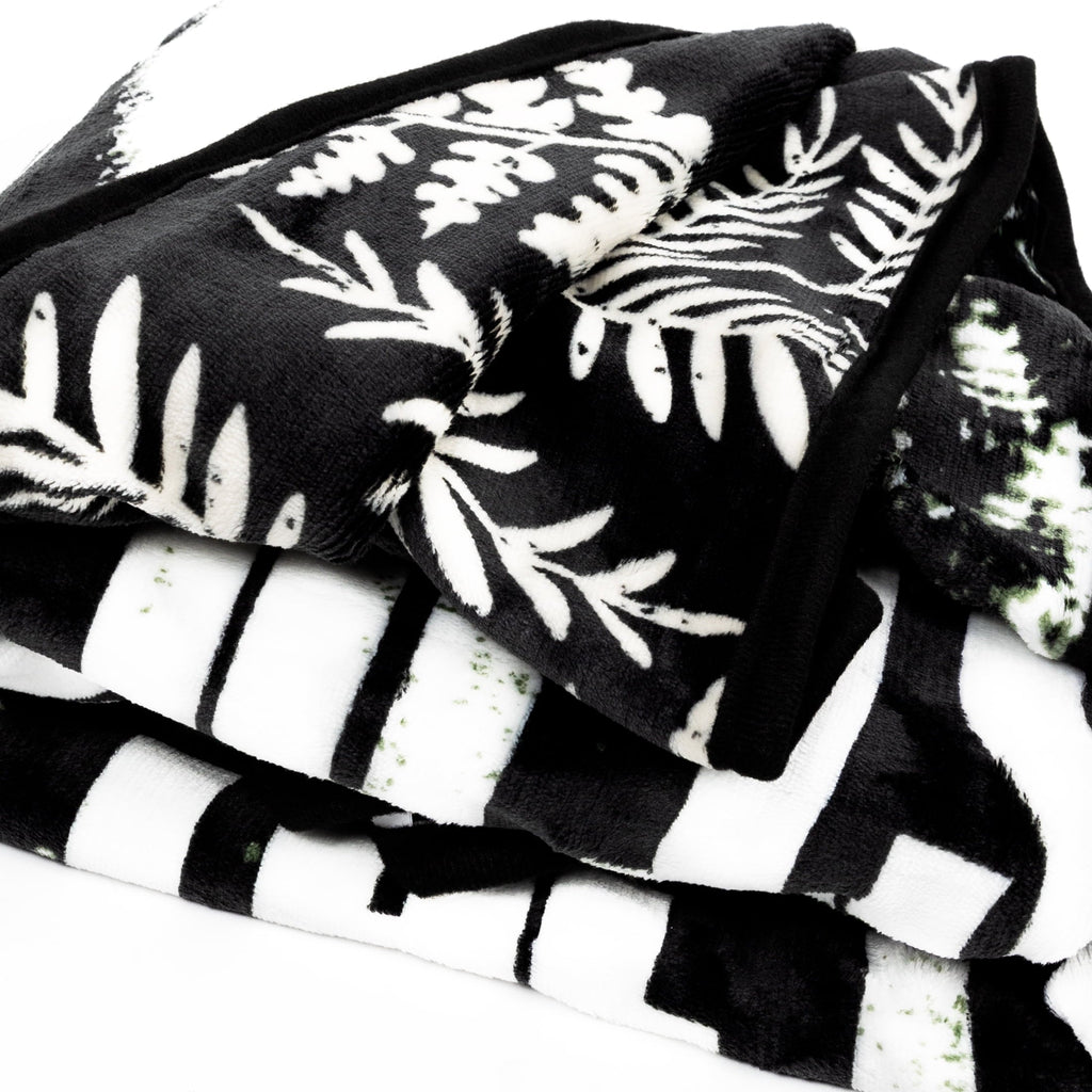 Cozy Fleece Black and White Polyester Throw Blanket, 50" X 60" - Cozy Fleece Throw Blanket for Couch & Bed Detail