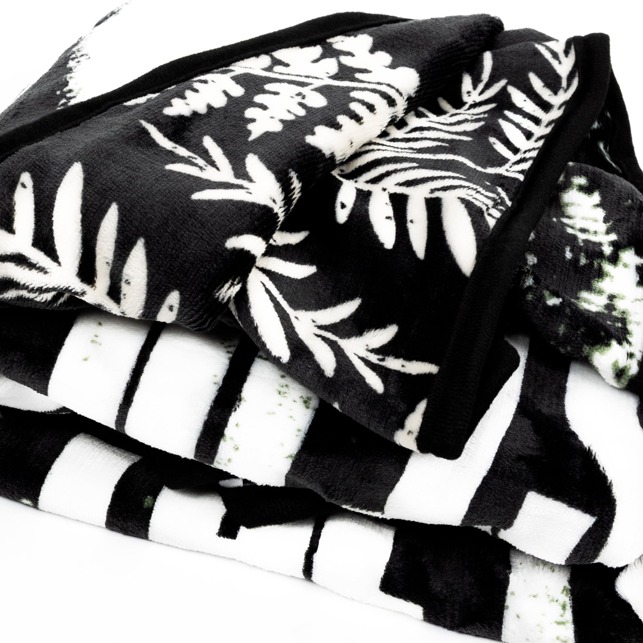 Cozy Fleece Black and White Polyester Throw Blanket, 50" X 60" - Cozy Fleece Throw Blanket for Couch & Bed Detail