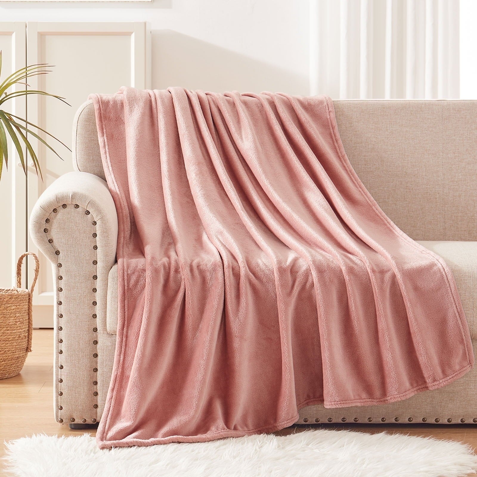 Lightweight Warm Fleece Throw Blanket for Couch, Sofa, Super Soft and Warm Blankets, Pink Throw All Season Use, Cozy, Plush, Lightweig... - Cozy Fleece Throw Blanket for Couch & Bed Detail