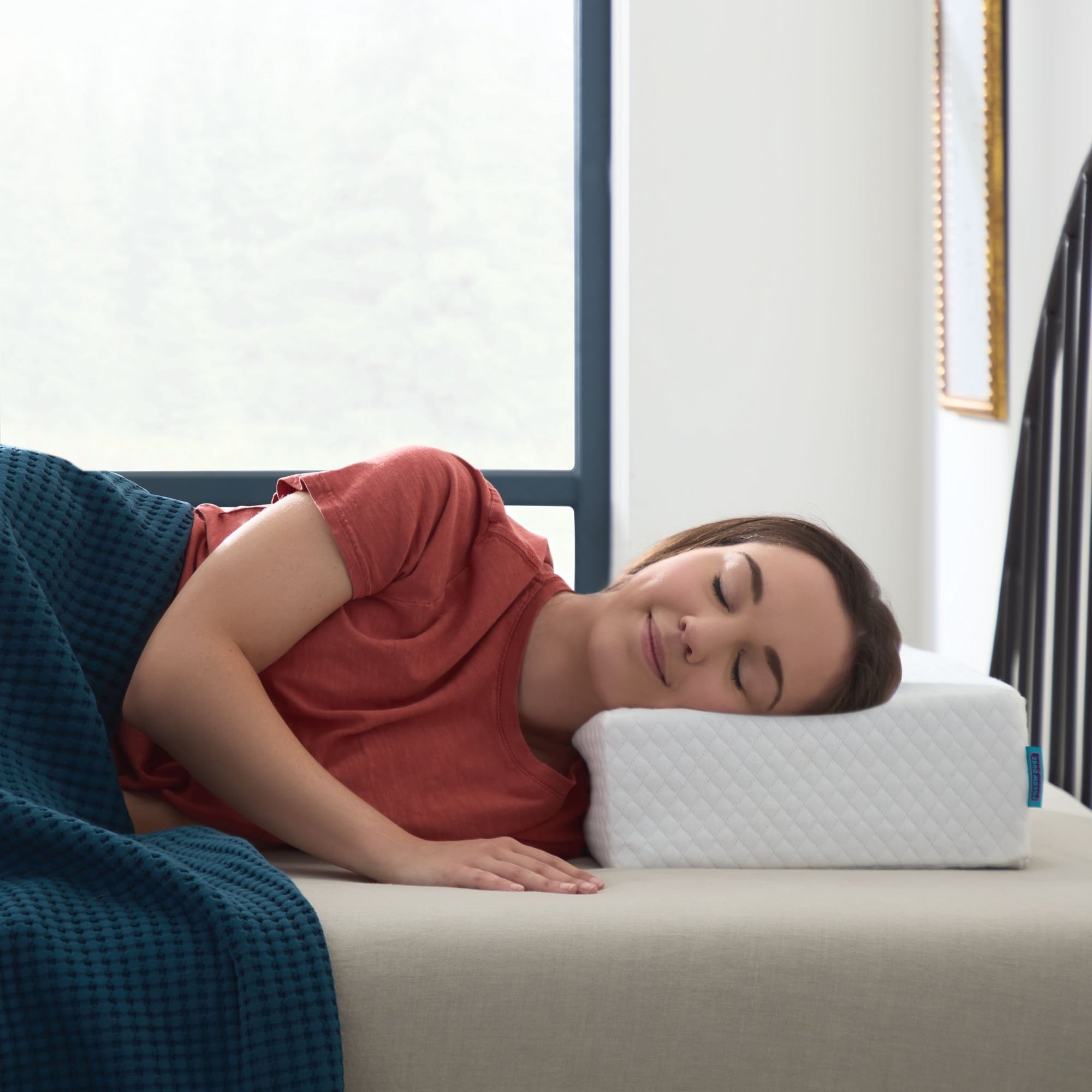 Fluffy Shredded Standard Pillow for Side Sleepers, Cooling Technology and Removable Cover - Ergonomic Memory Foam Pillow for Neck Pain Support Detail