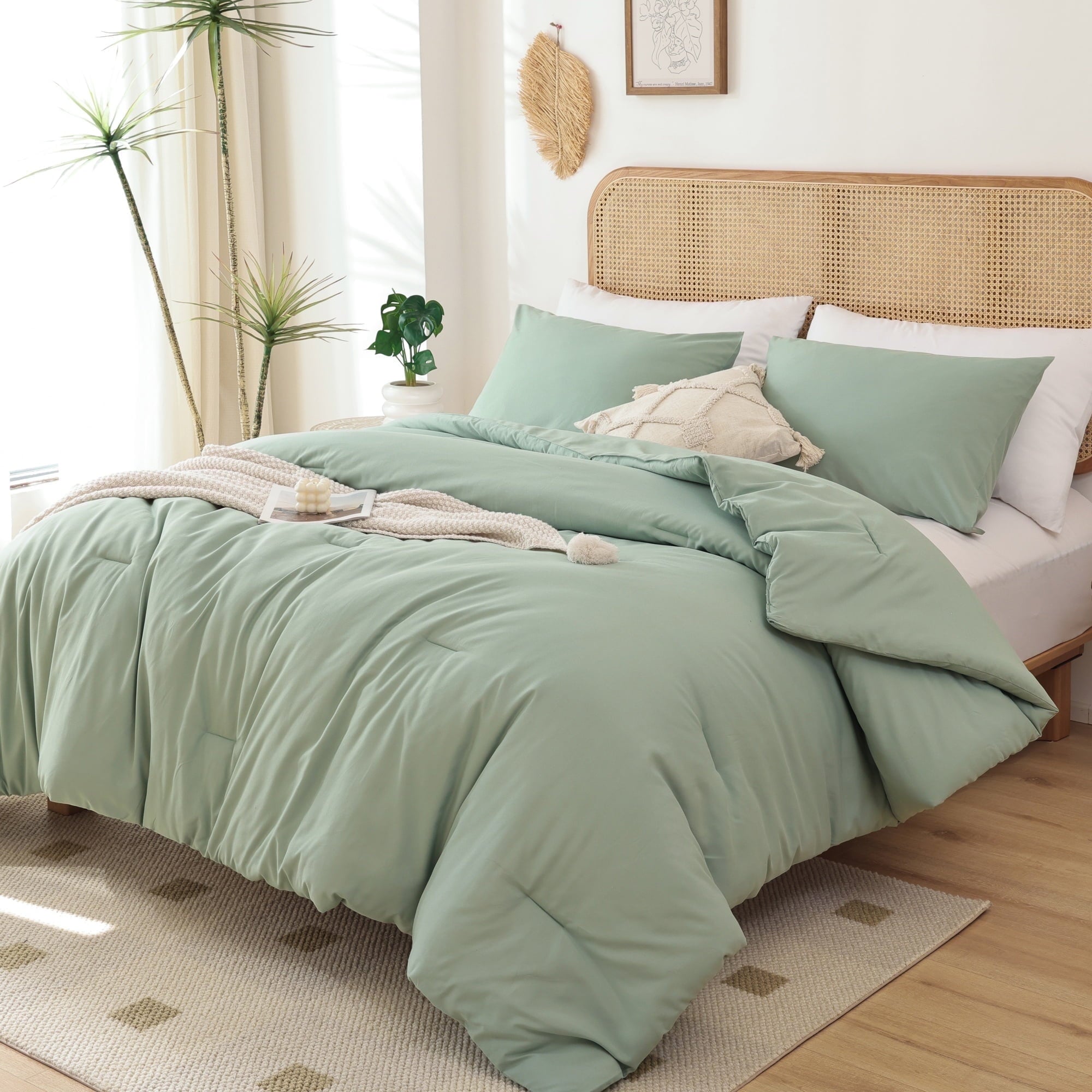 All-Season Queen Comforter Set For Adult, 3 Piece Sage Green Comforter Sets & Bedding For All Season - Cloud-Like Soft Lightweight Bed Comforter Detail