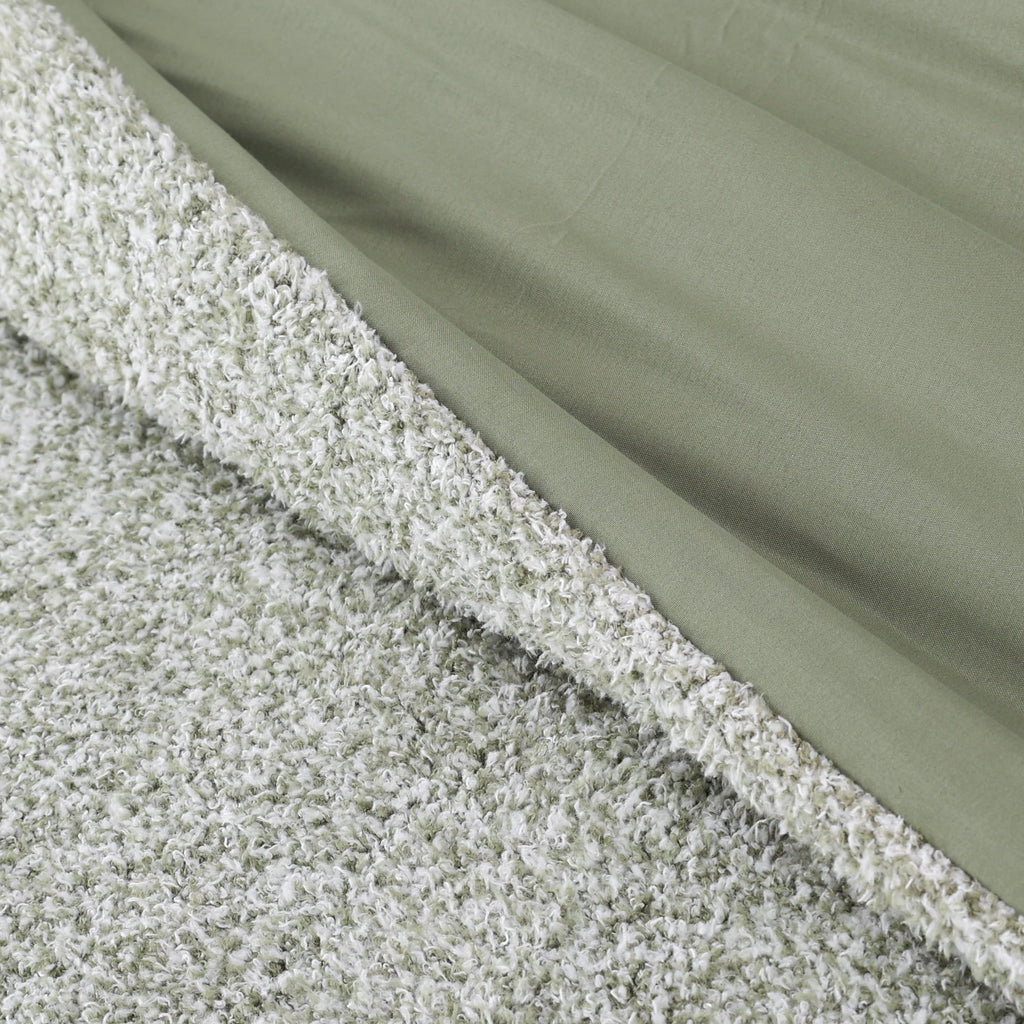 Hypoallergenic Cloud King, Comforter Set with Shams - Soft and Cozy, Green - All-Season Down Alternative Comforter Insert Detail