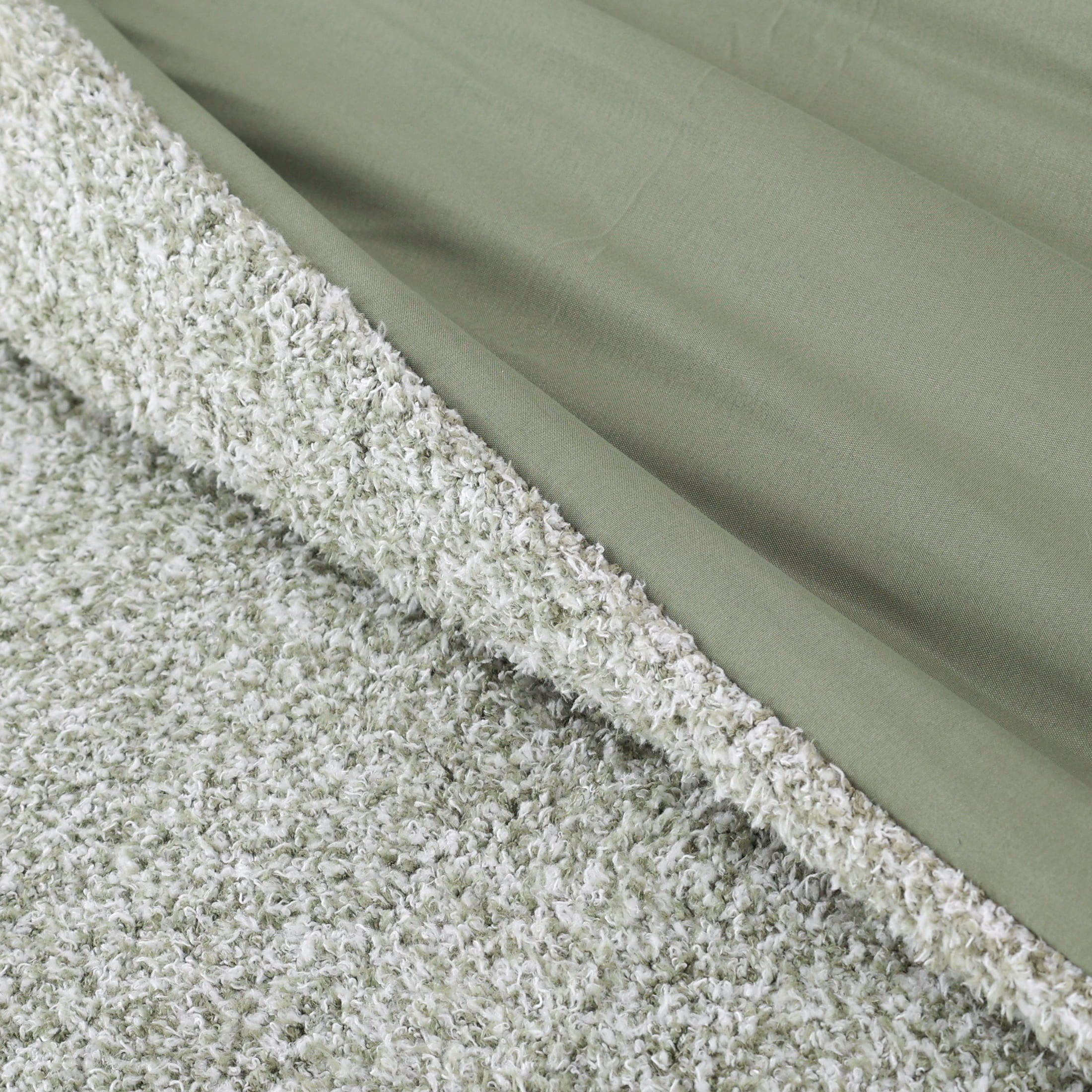 Hypoallergenic Cloud King, Comforter Set with Shams - Soft and Cozy, Green - All-Season Down Alternative Comforter Insert Detail