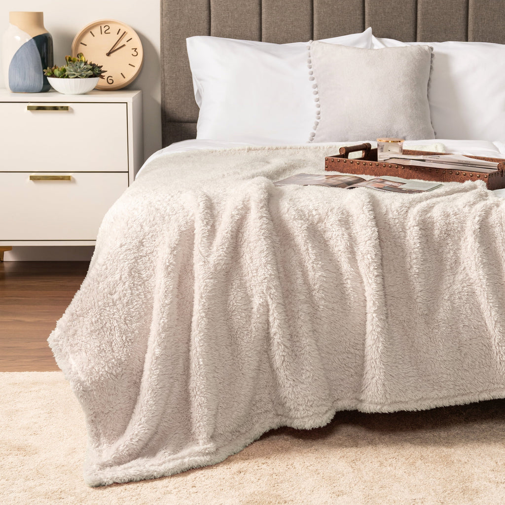 Reversible Sherpa Sherpa Throw Blanket For Couch Sofa, Cream Beige Fluffy Warm Plush Blanket for Bed, Cozy Super Soft Lightweight Throw... - Cozy Fleece Throw Blanket for Couch & Bed Detail