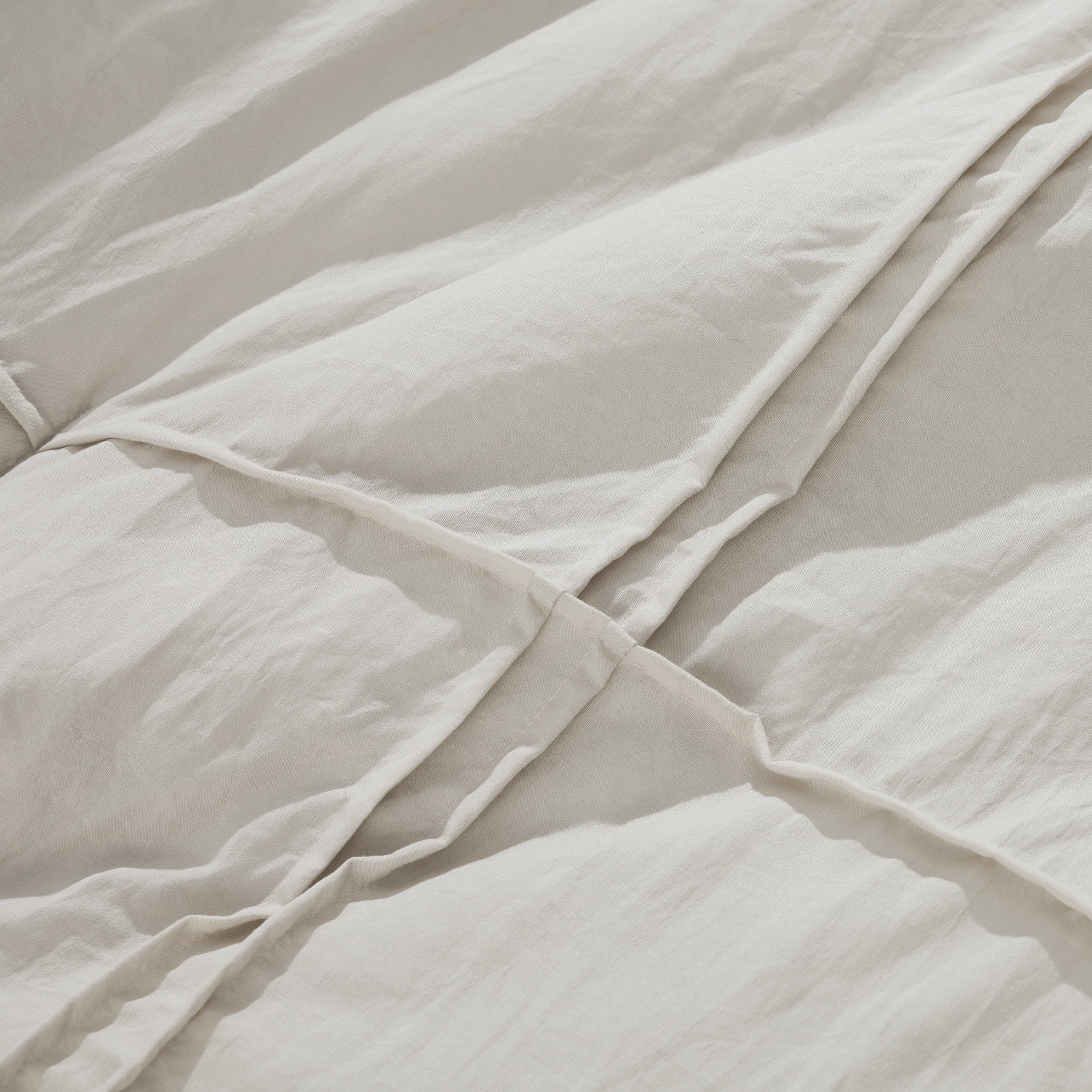 Fluffy Down Alternative Cozy Comfort Full Comforter Set with Sheet - 4 Pieces Soft Black Bedding Sets, Grid Pinch Pleat, All Season Lightweig... - Cloud-Like Soft Lightweight Bed Comforter Detail
