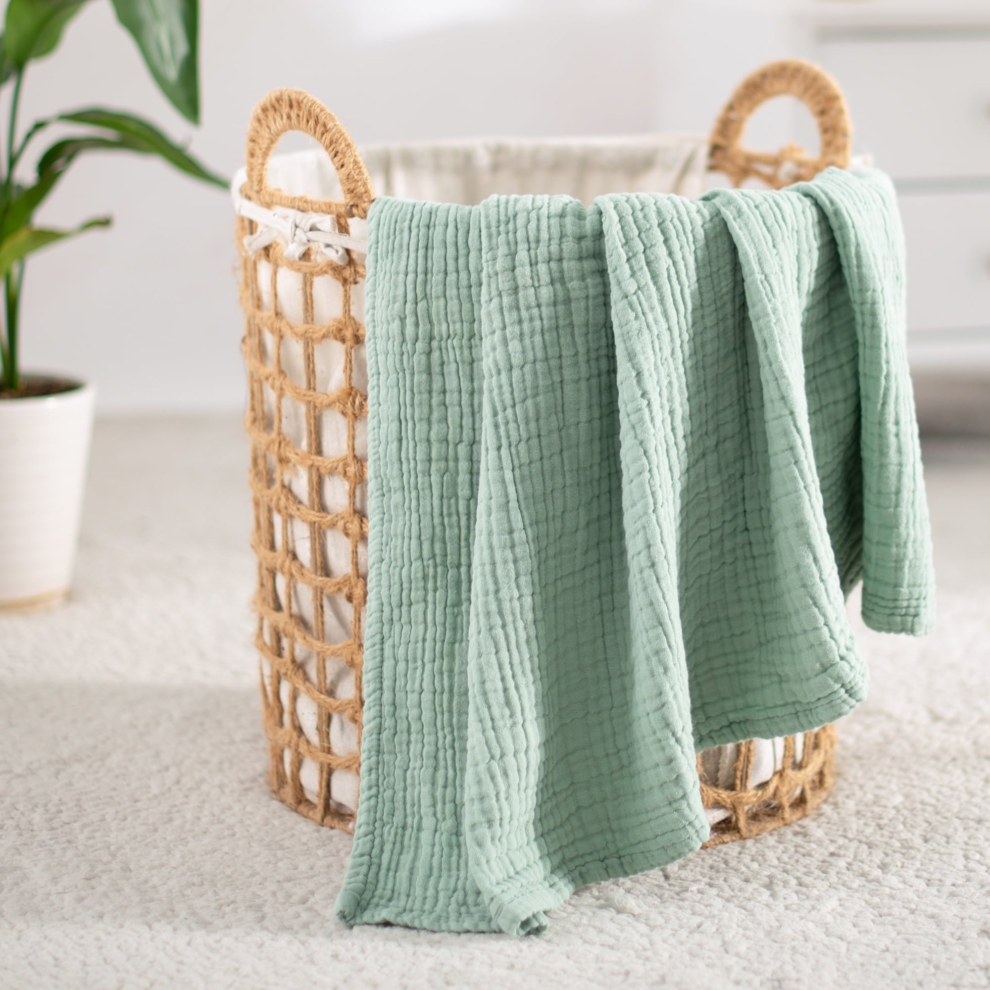 Reversible Sherpa 100% Cotton Muslin Throw Blanket Gauze Blankets for Adults Soft Throws for Bed and Couch, 50" x 70" Sage Green - Lightweight Plush Warm Blanket for All Seasons Detail