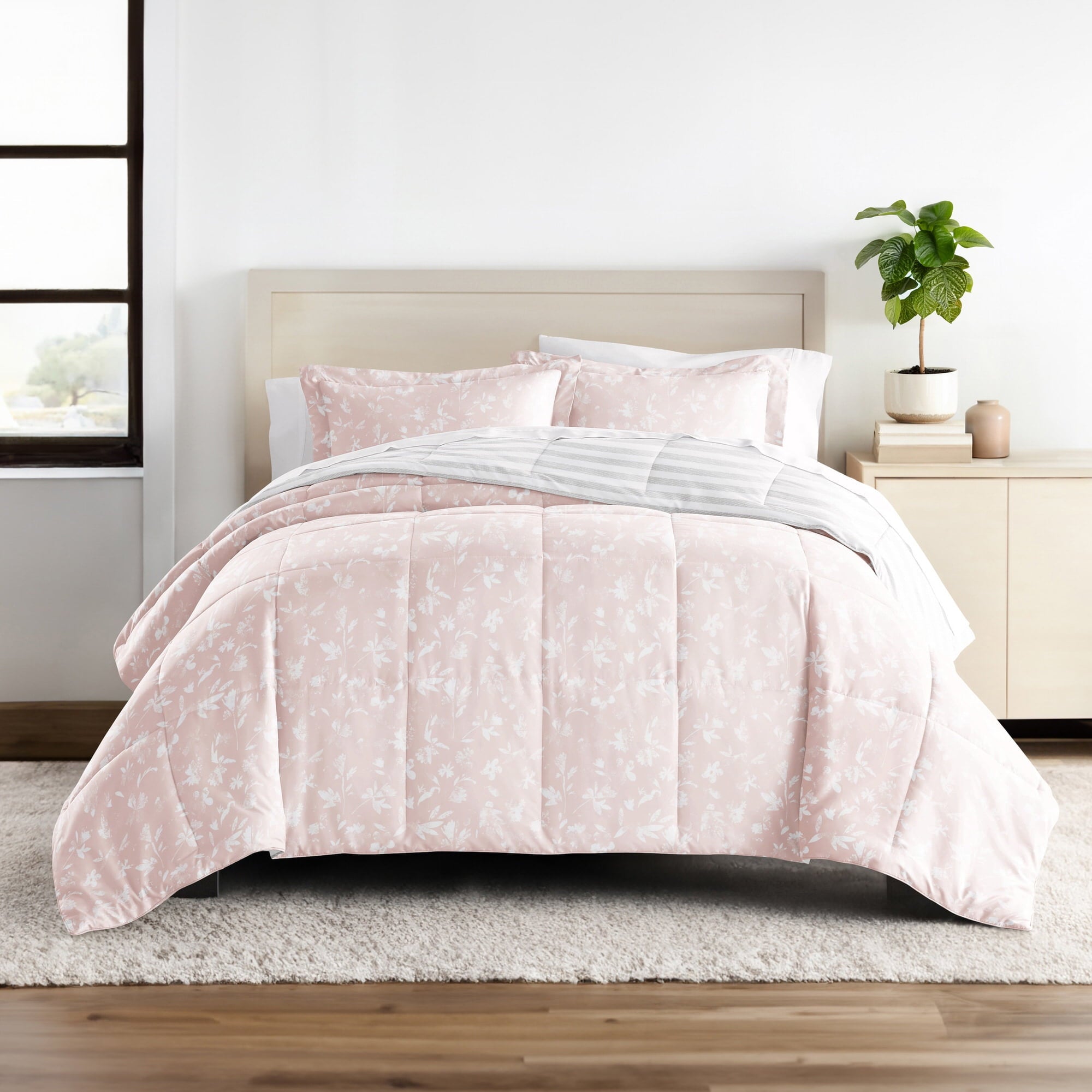 Luxurious Quilted All Season Ultra Soft Comforter Set Lightweight Bedding in Pressed Flowers for Full/Queen Size - Luxurious Quilted Duvet Cover Set Detail