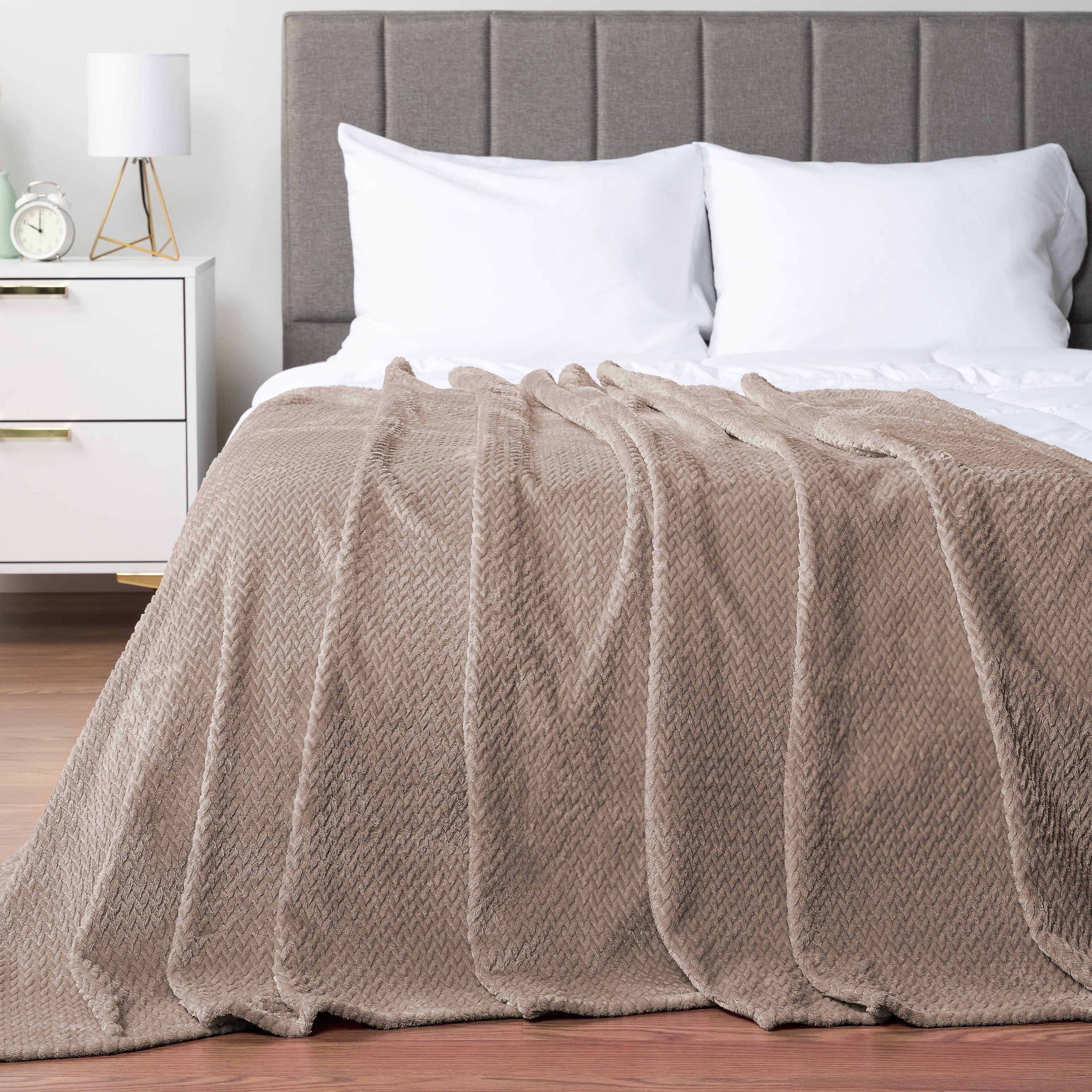 Lightweight Warm Soft Fleece Taupe Tan Throw Blanket for Couch, Lightweight Plush Warm Blankets for Bed, Fuzzy Cozy Flannel Blanket Th... - Super Soft Reversible Sherpa Flannel Blanket Detail