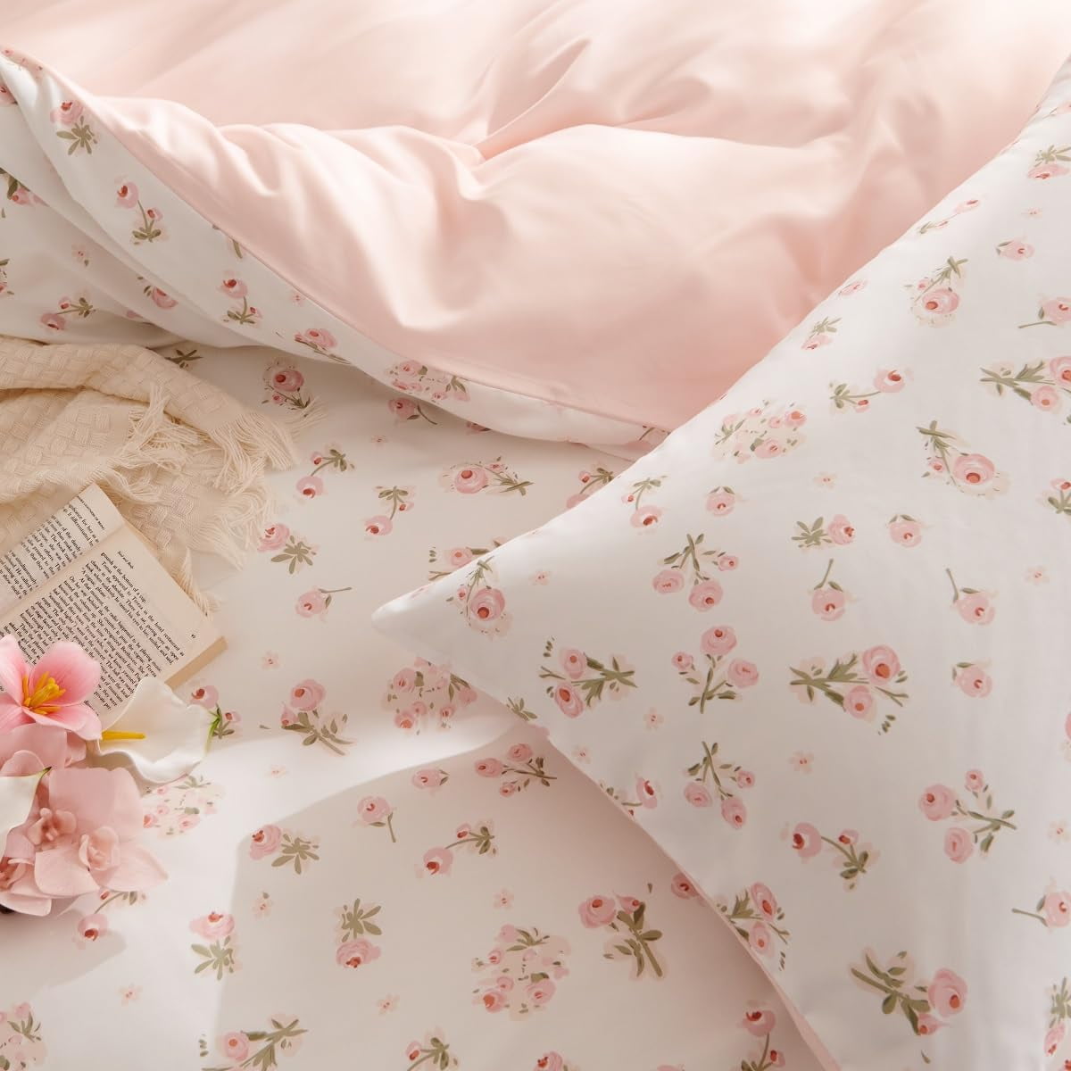 Heavyweight Warmth Pink loyalty Floral Comforter Queen Sets, 3 Pieces Chic Botanical Pink White Floral Reversible Comforter for All Season - Luxurious Quilted Duvet Cover Set Detail