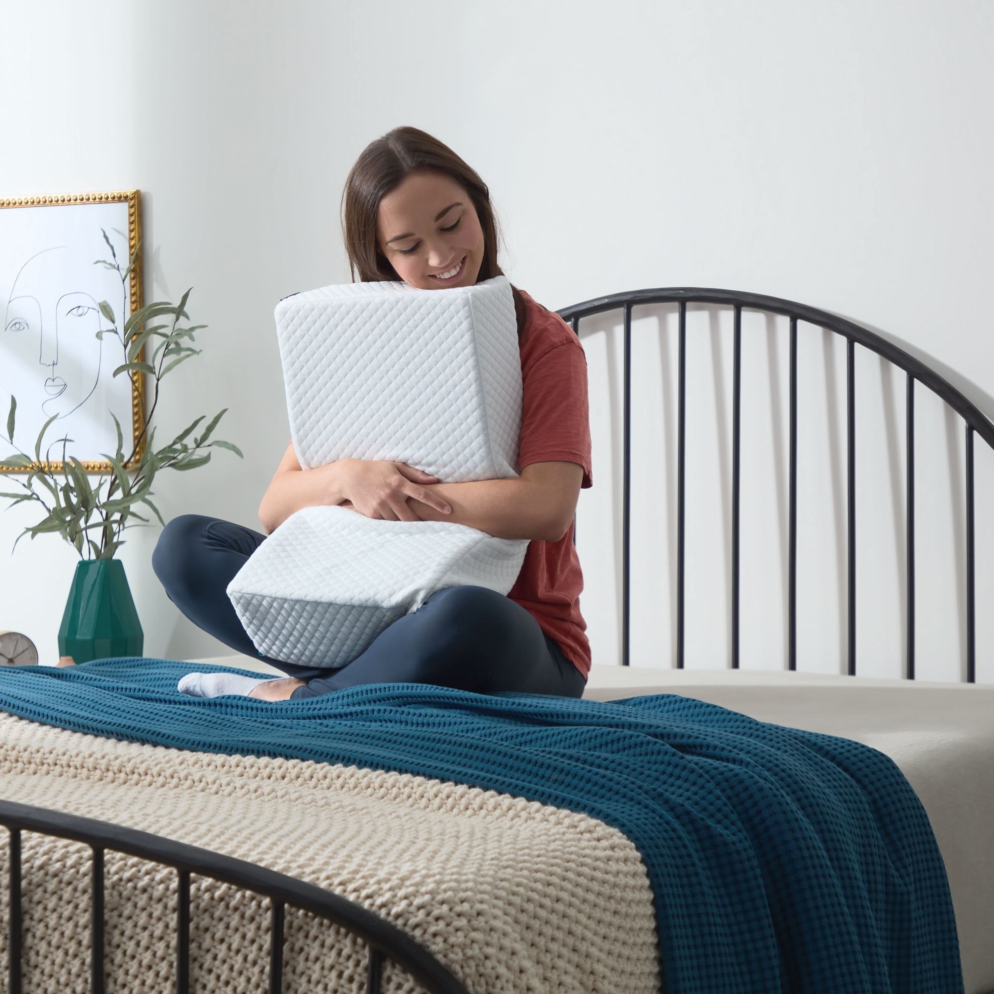 Fluffy Shredded Standard Pillow for Side Sleepers, Cooling Technology and Removable Cover - Ergonomic Memory Foam Pillow for Neck Pain Support Detail