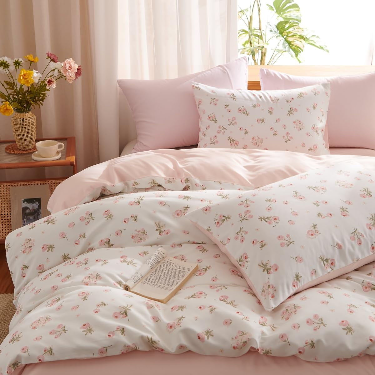 Heavyweight Warmth Pink loyalty Floral Comforter Queen Sets, 3 Pieces Chic Botanical Pink White Floral Reversible Comforter for All Season - Luxurious Quilted Duvet Cover Set Detail