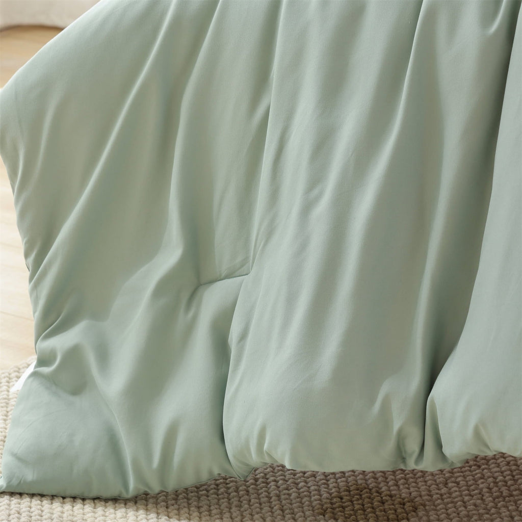 All-Season Queen Comforter Set For Adult, 3 Piece Sage Green Comforter Sets & Bedding For All Season - Cloud-Like Soft Lightweight Bed Comforter Detail