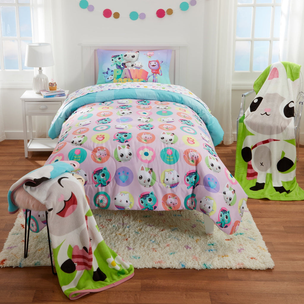 Luxurious Quilted Gabby's Dollhouse Kids Comforter and Pillowcase, 2-Piece Set, Twin/Full, Reversible - Cloud-Like Soft Lightweight Bed Comforter Detail