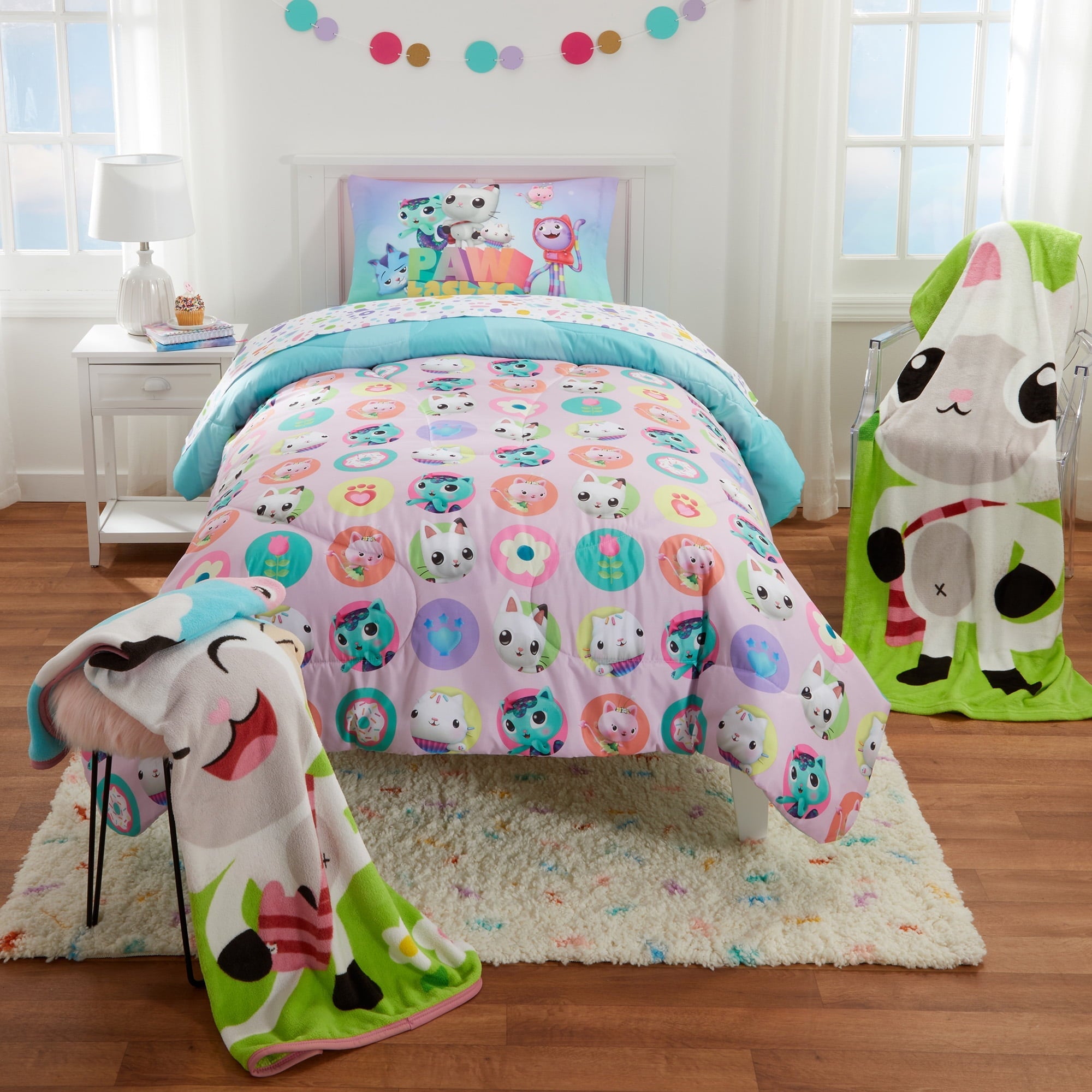 Luxurious Quilted Gabby's Dollhouse Kids Comforter and Pillowcase, 2-Piece Set, Twin/Full, Reversible - Cloud-Like Soft Lightweight Bed Comforter Detail