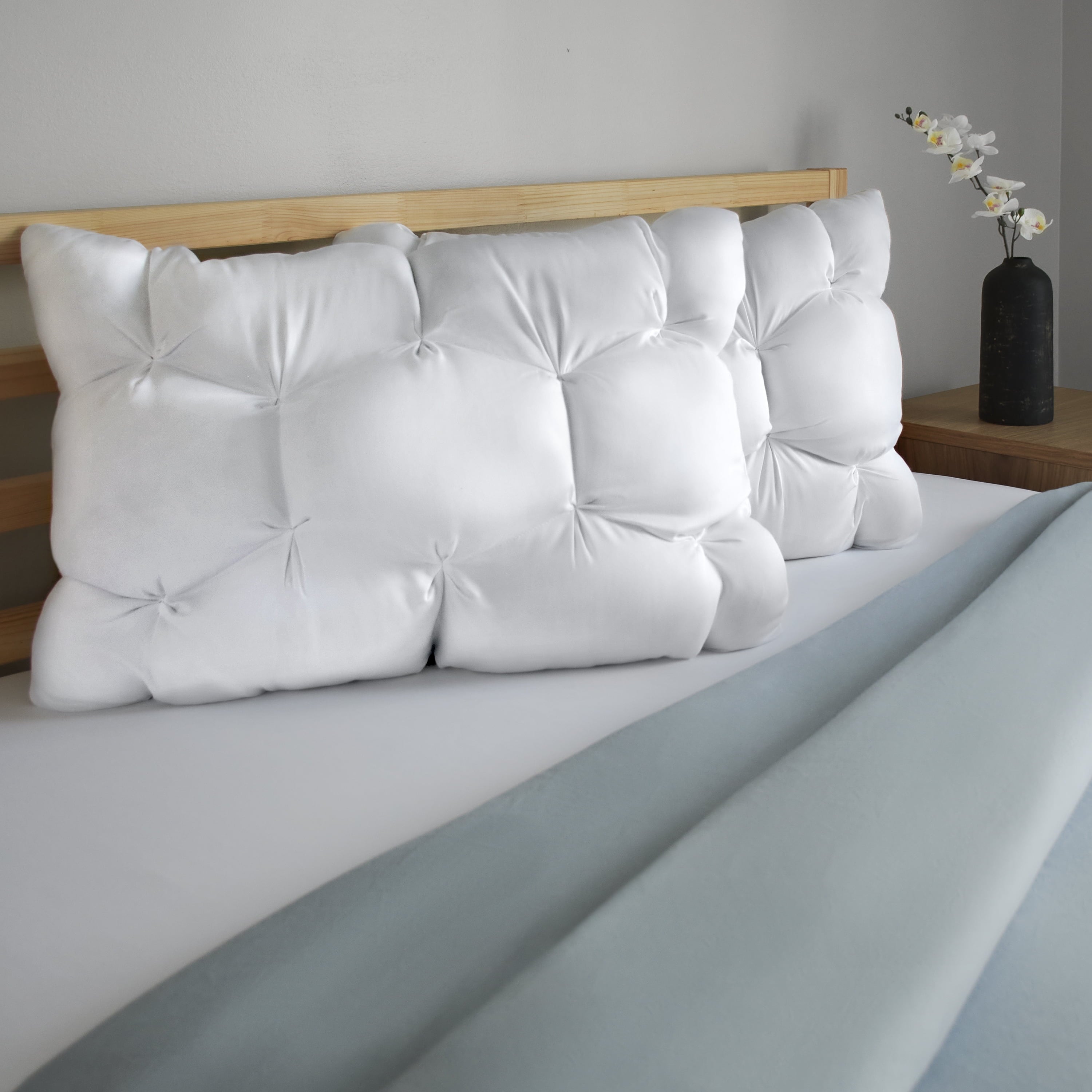 Fluffy Shredded Down Alternative Cloud Luxe Bed Pillows, Standard/Queen - Adaptive Huggable Core (2 Pack) - Orthopedic Shredded Foam Bed Pillow Set Detail
