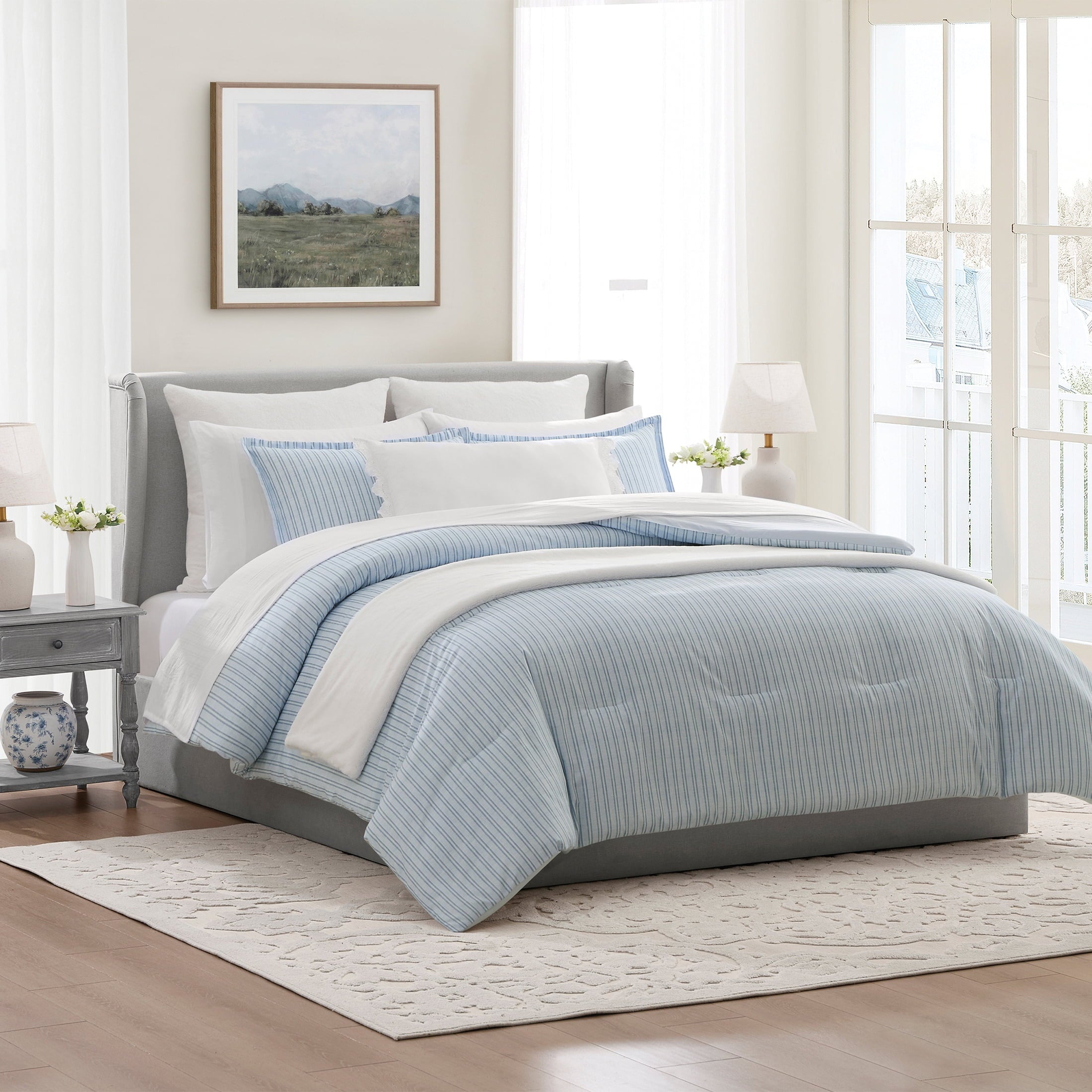 Luxurious Quilted Stripe 11-Piece Comforter Set with Sheets, Blue, Queen - All-Season Down Alternative Comforter Insert Detail