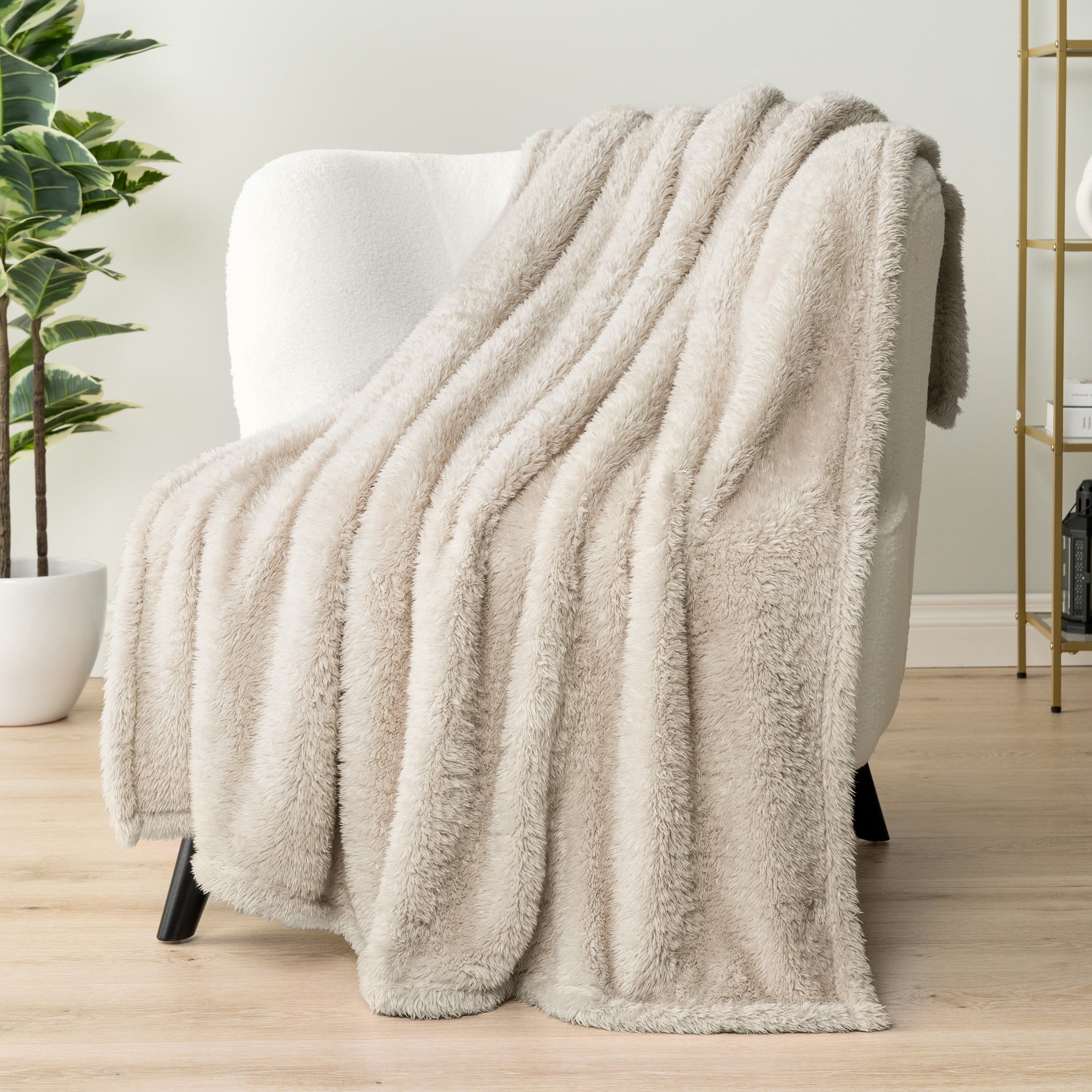 Reversible Sherpa Sherpa Throw Blanket For Couch Sofa, Cream Beige Fluffy Warm Plush Blanket for Bed, Cozy Super Soft Lightweight Throw... - Cozy Fleece Throw Blanket for Couch & Bed Detail