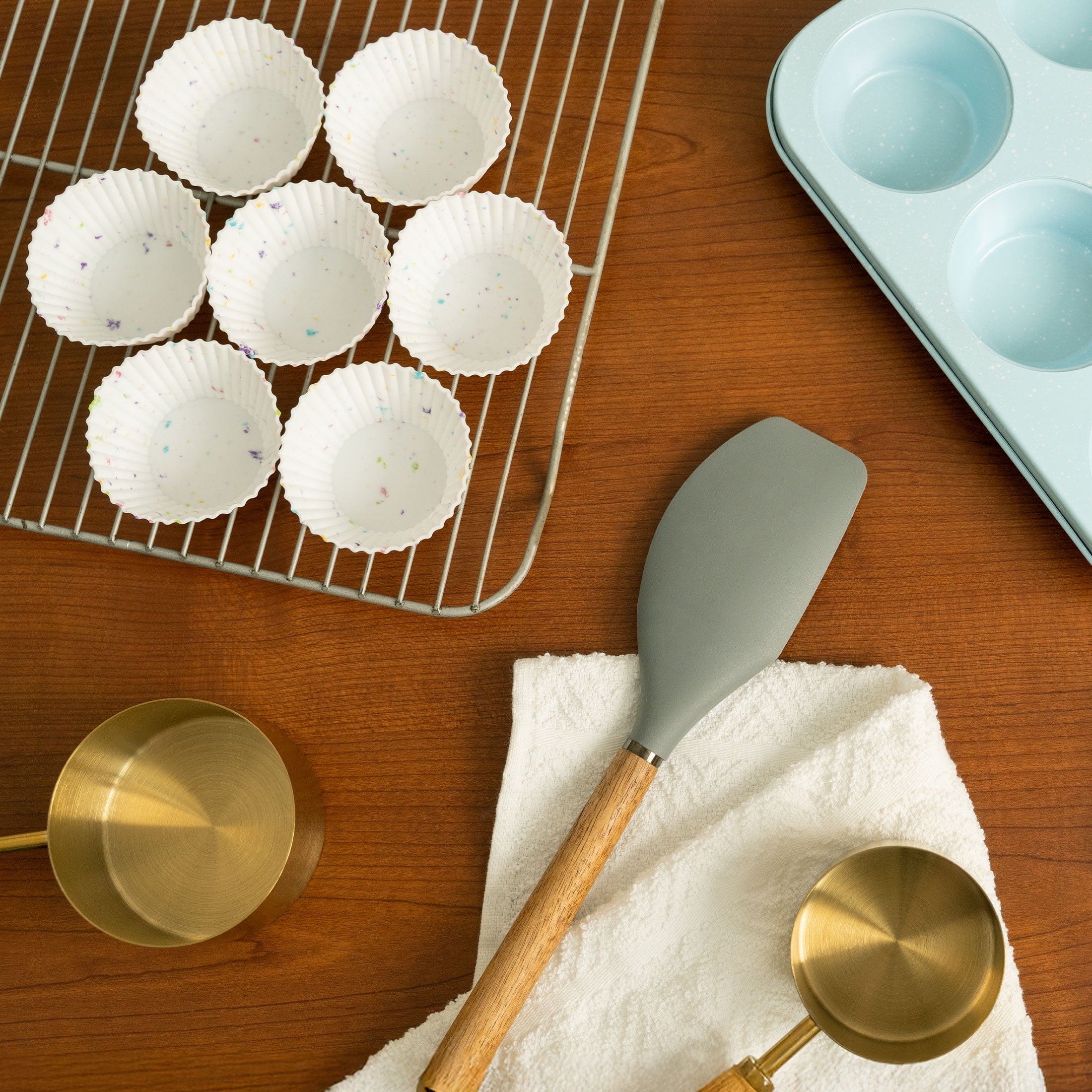 Ergonomic Manual Reusable Non-Stick Silicone Baking Cups (12 Pack) - Standard Size - Confetti - Multi-Functional Manual Food Chopper & Slicer Detail
