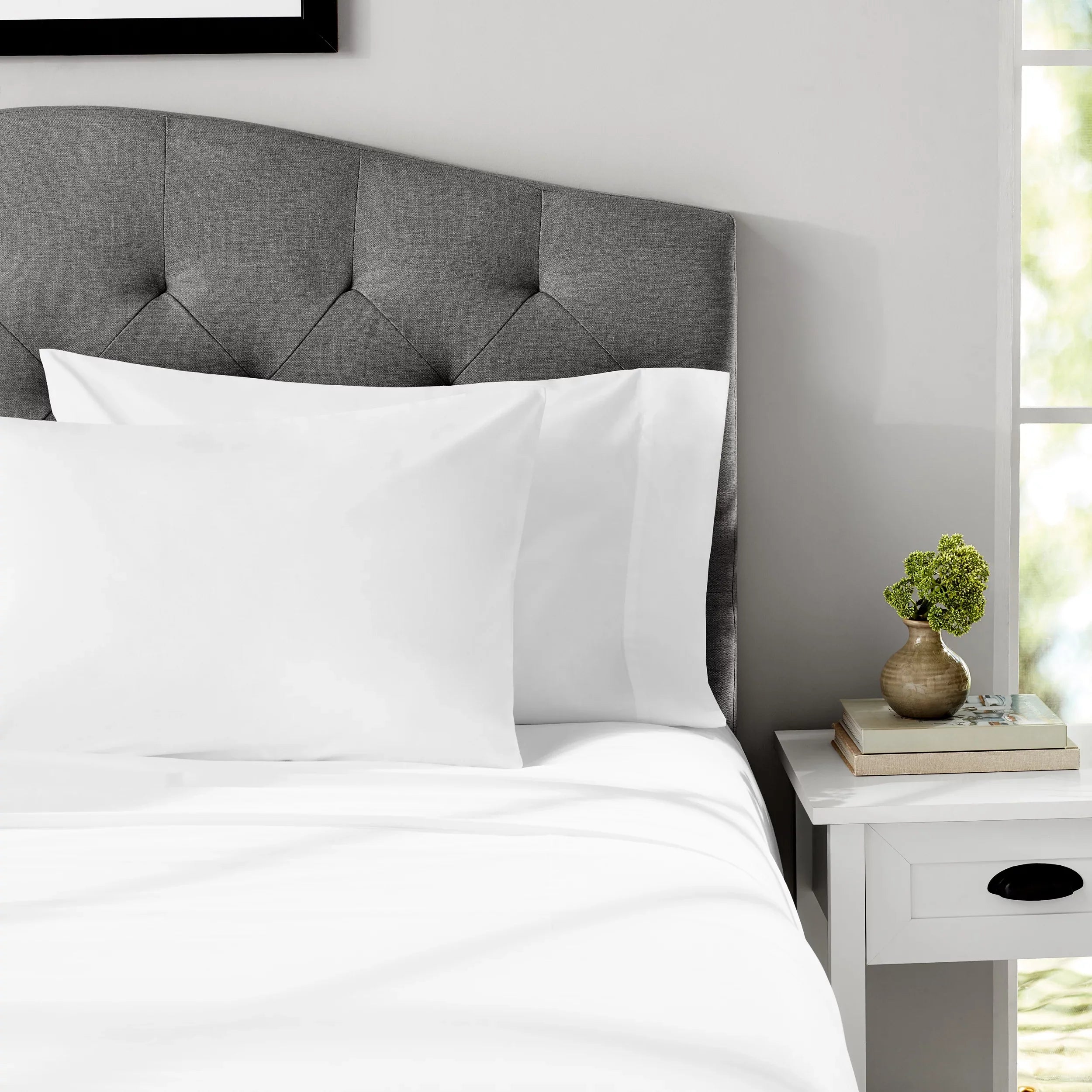 Cooling Sateen 4-Piece 300 Thread Count White Cotton Blend Percale Bed Sheet Set, Queen - Luxury Bed Sheet Set with Deep Pockets Detail