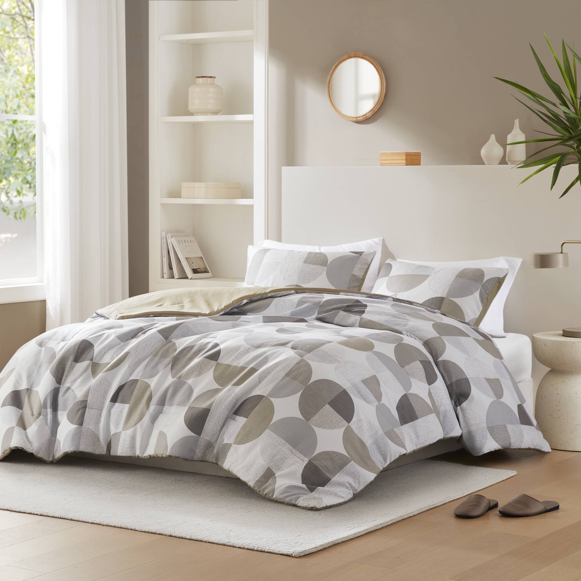 Heavyweight Warmth Full/Queen Size Comforter Set, Tan/Gray Bedding Set for All Seasons, 3-Piece Round Geometric Print Bedding Comforter Set - Cloud-Like Soft Lightweight Bed Comforter Detail