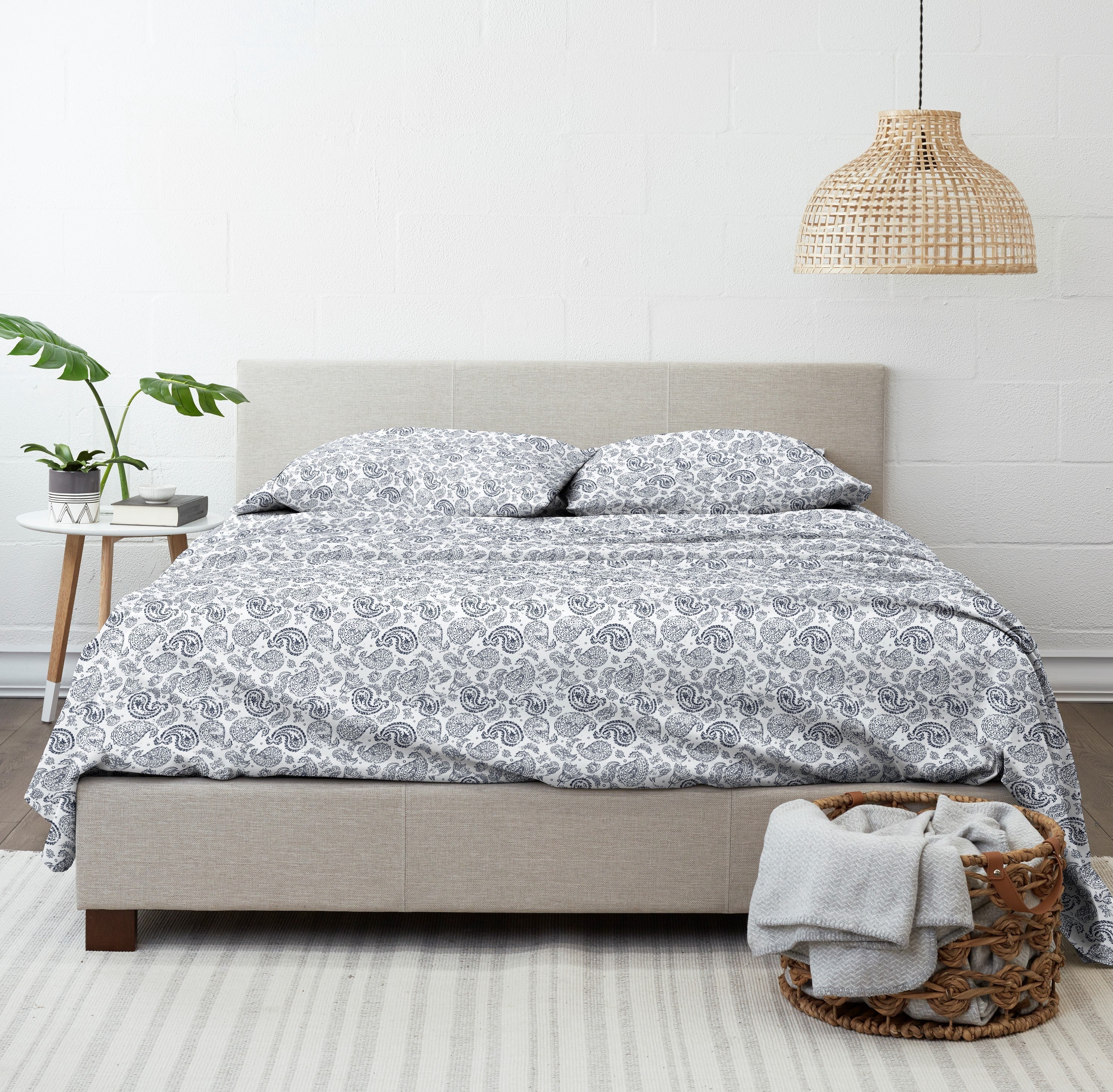 Breathable Luxury 4 Piece Pattern Microfiber Bed Sheets Set, Navy Coarse Paisley, Full - Cooling Hotel Quality Bedding Sheets and Pillowcases Detail