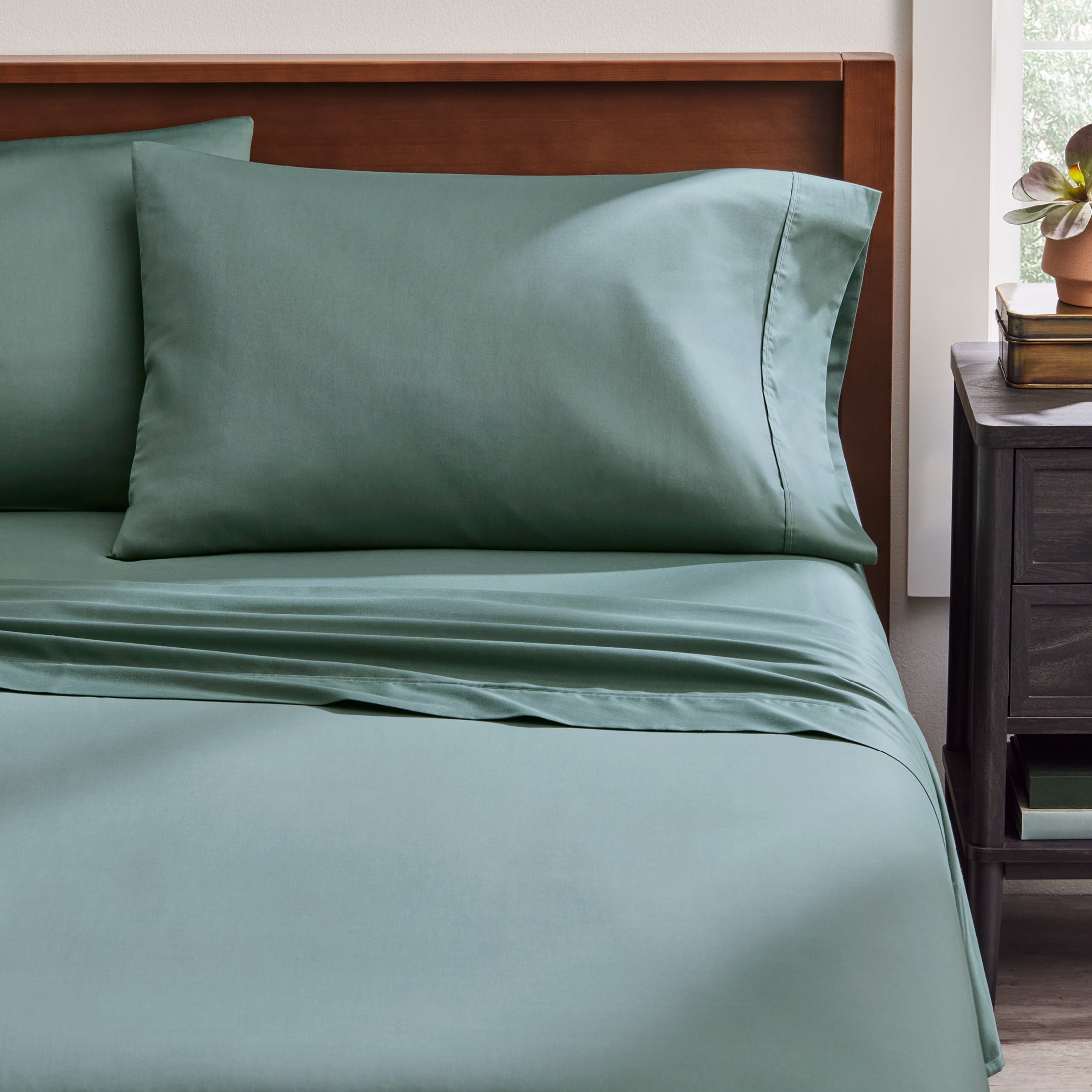 Cooling Sateen 4-Piece 300 Thread Count Green Ash Cotton Sateen Bed Sheet Set, Cali King - Breathable Egyptian Cotton Flat & Fitted Sheets Detail