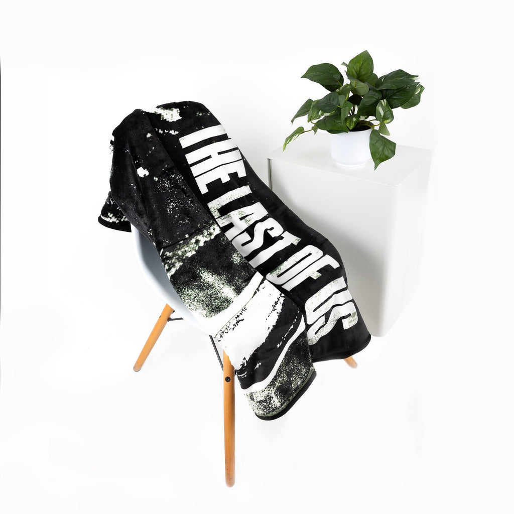 Cozy Fleece Black and White Polyester Throw Blanket, 50" X 60" - Cozy Fleece Throw Blanket for Couch & Bed Detail